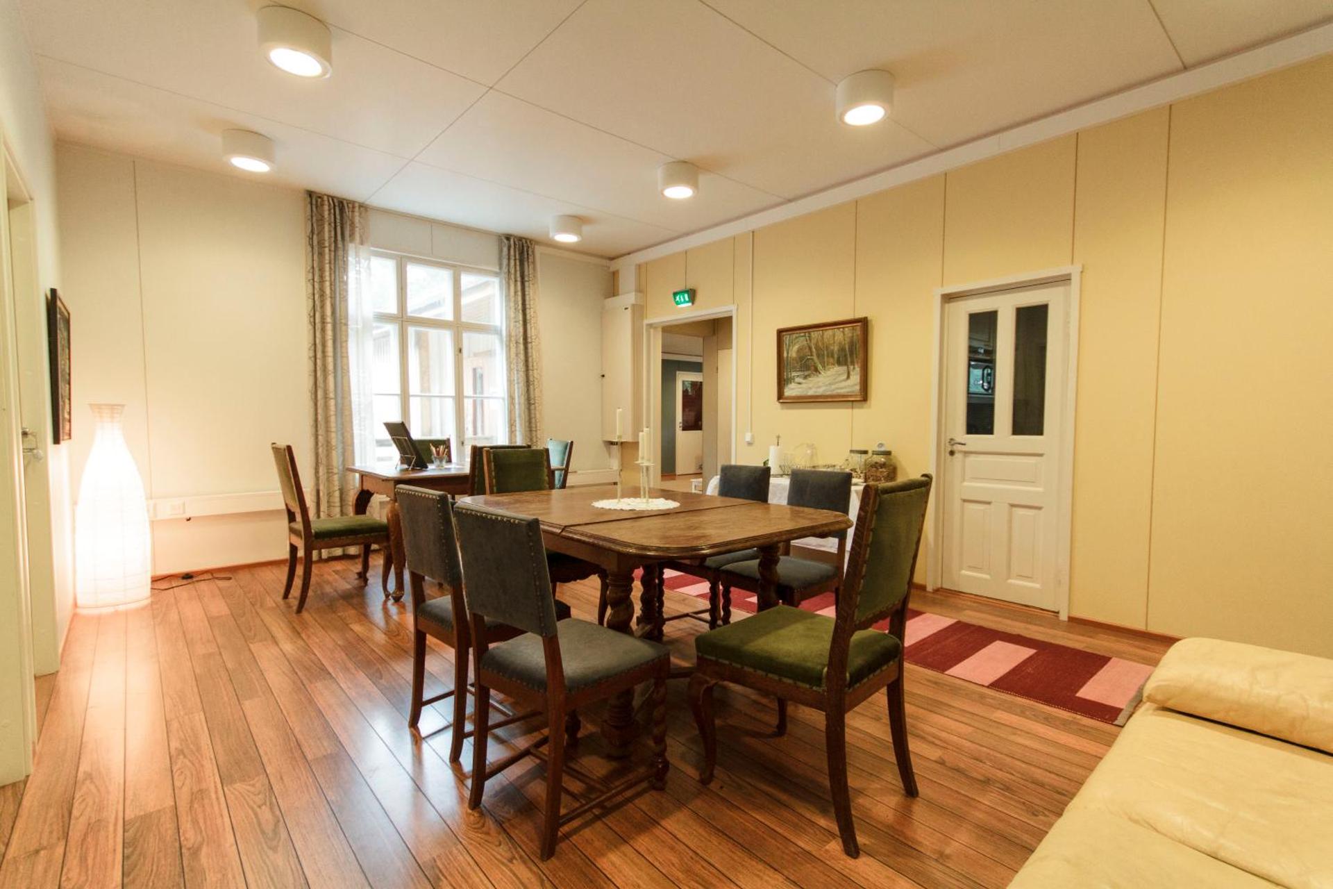 Communal lounge/ TV room