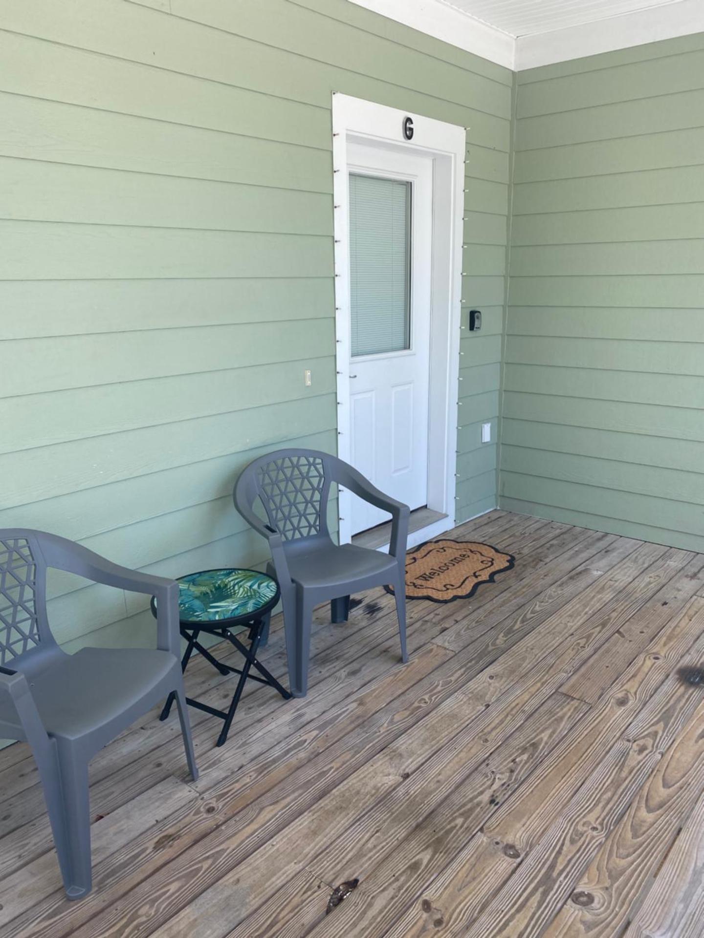 Condo w Pool near beaches, dining, shopping, etc