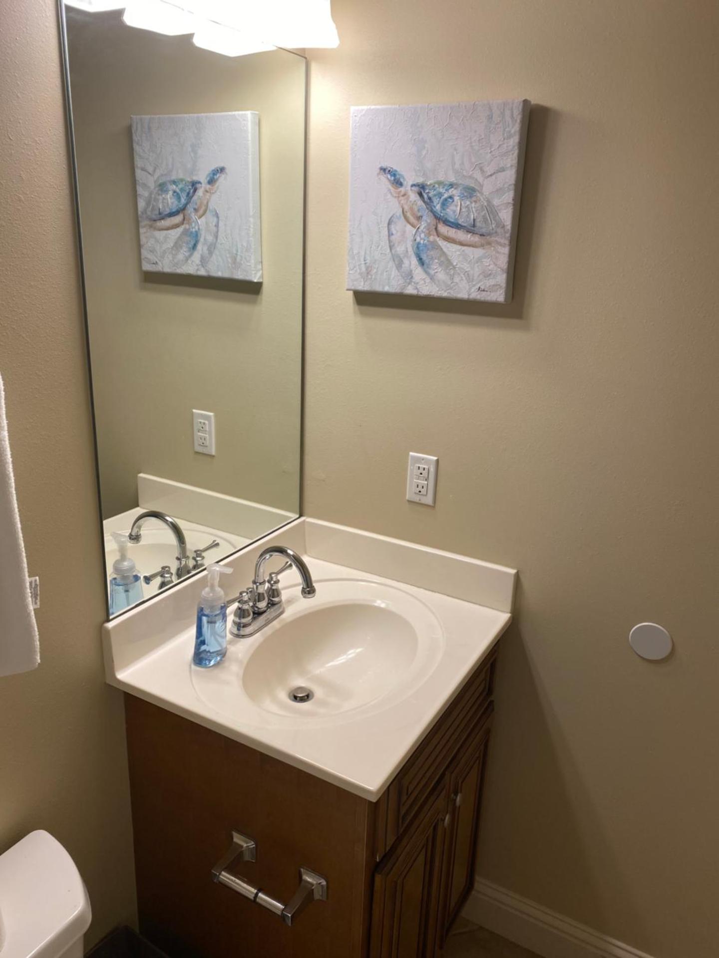 Condo w Pool near beaches, dining, shopping, etc