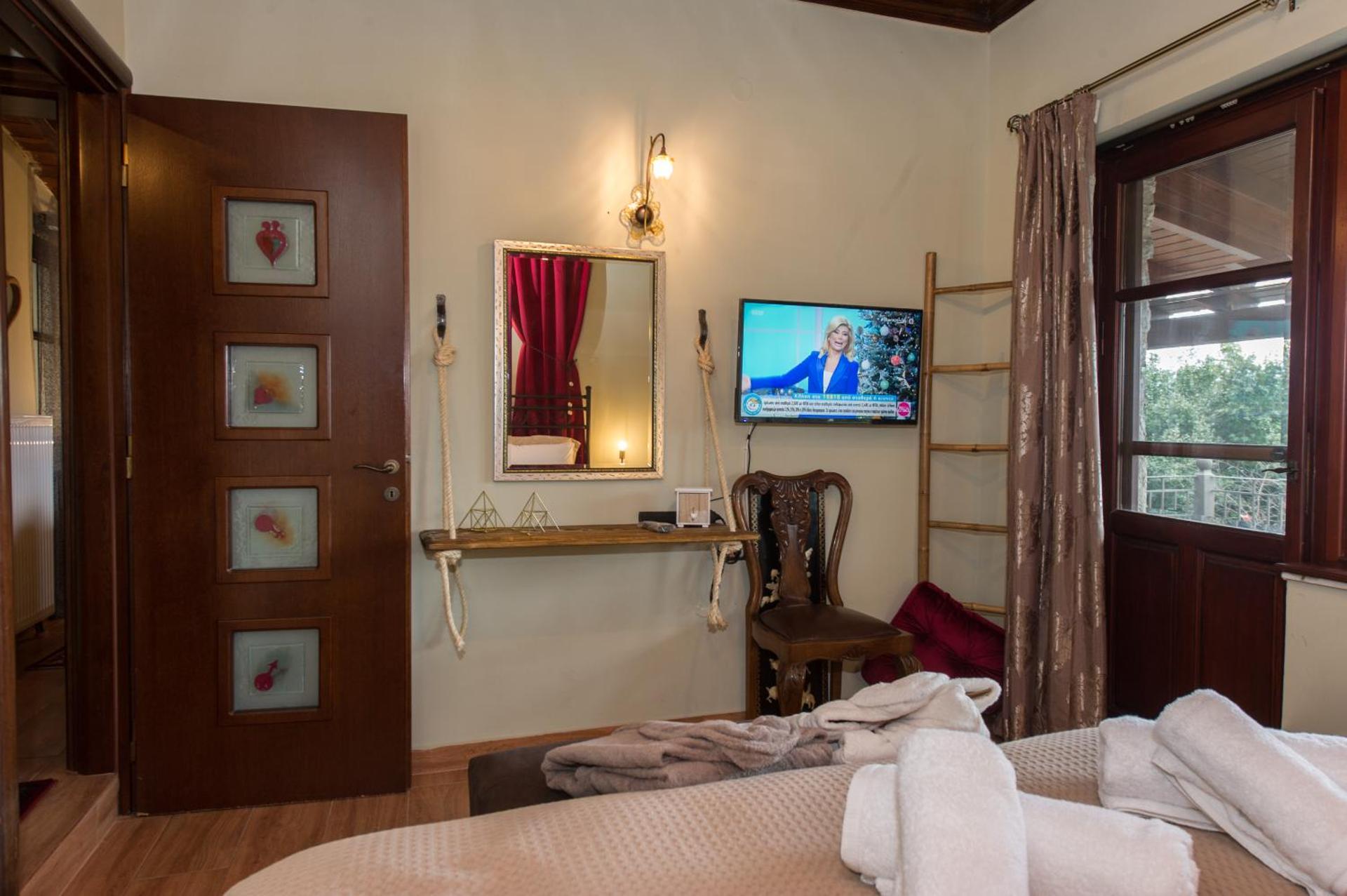 Petra Thea Villa Karitaina