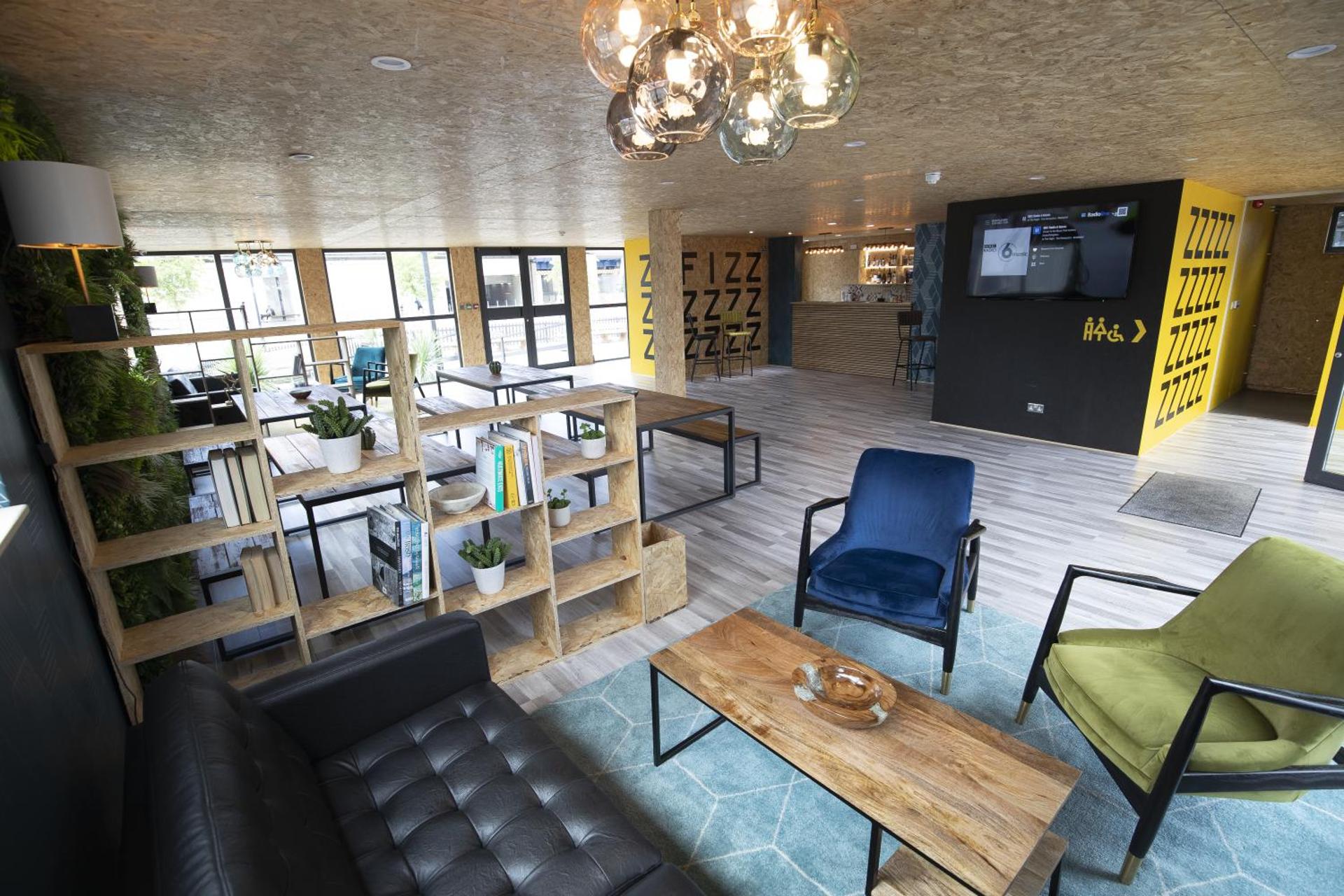 Communal lounge/ TV room