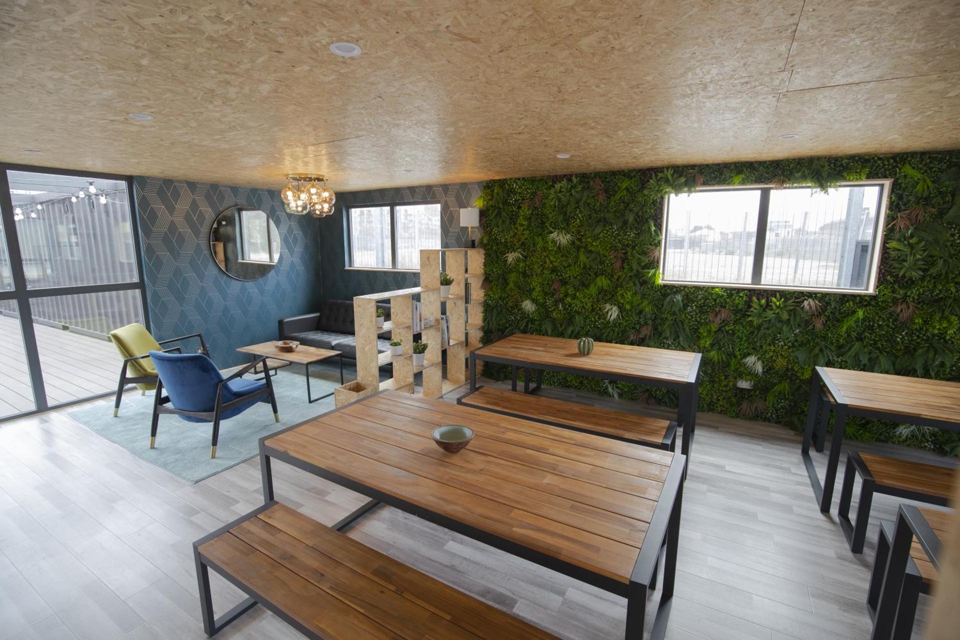 Communal lounge/ TV room