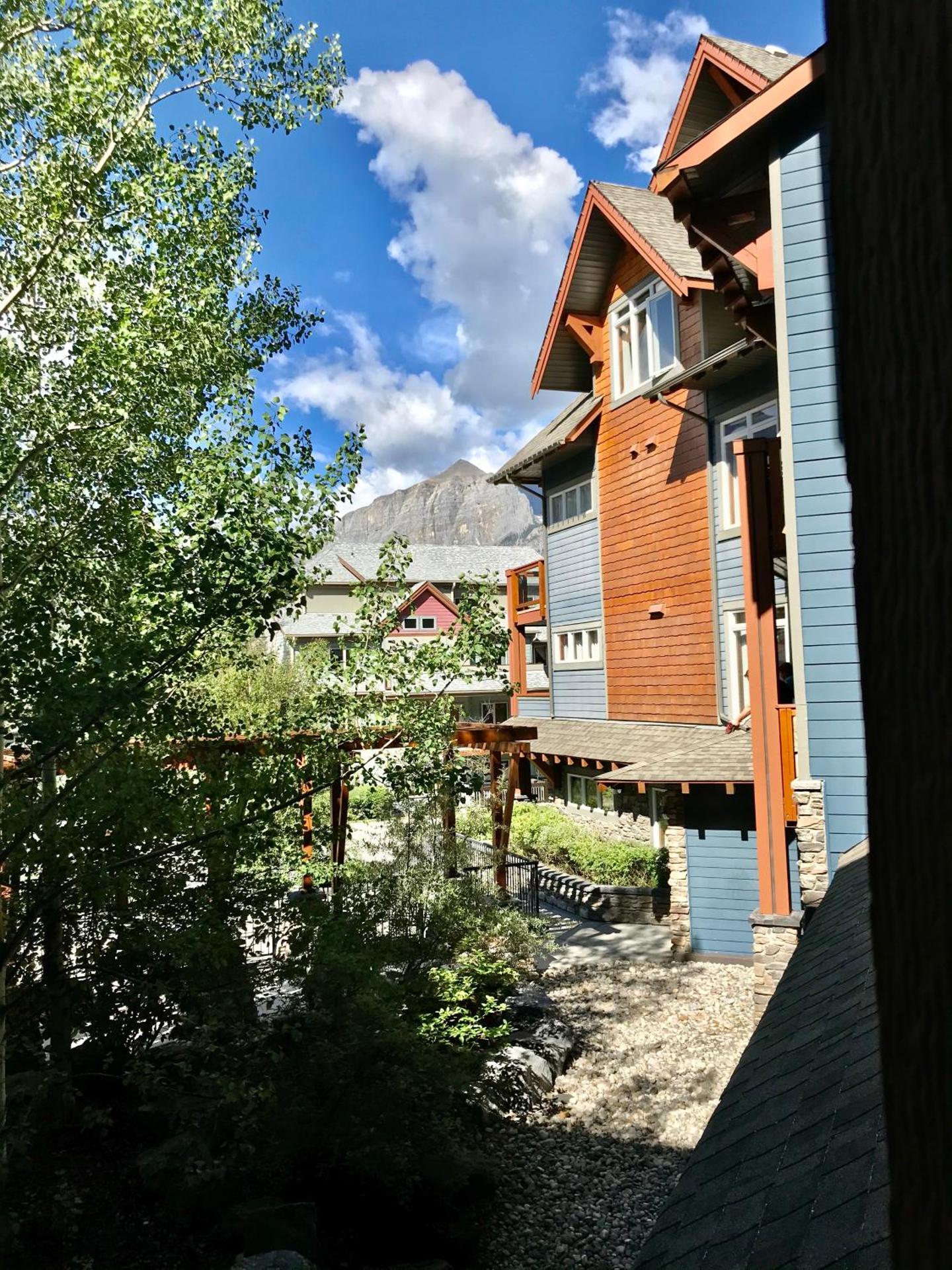 Luxurious & Spacious Mountain Retreat