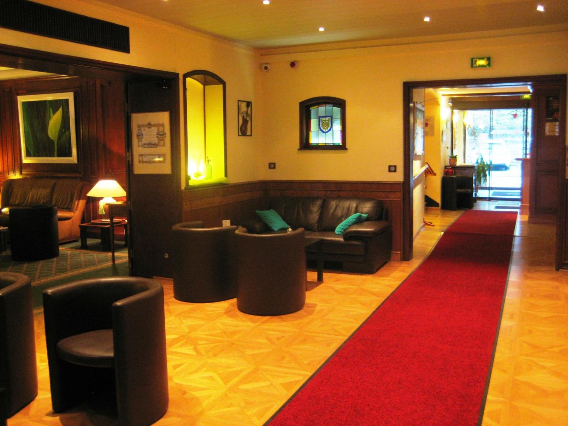 Communal lounge/ TV room