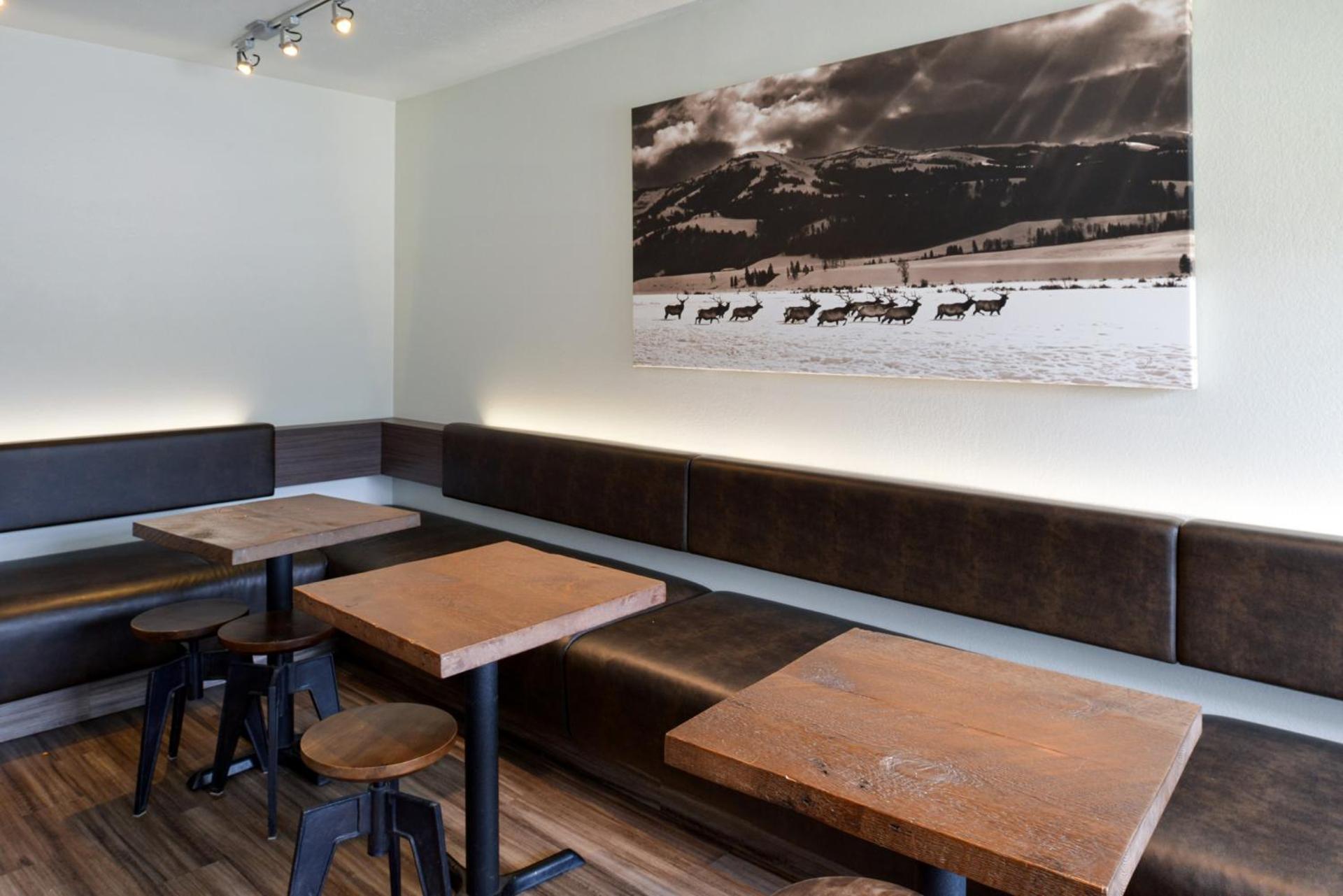 Communal lounge/ TV room