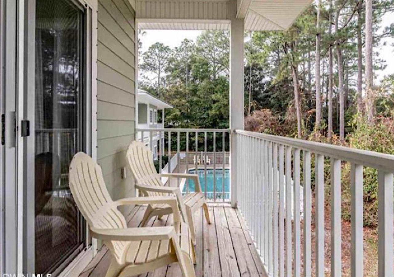 Condo w Pool near beaches, dining, shopping, etc