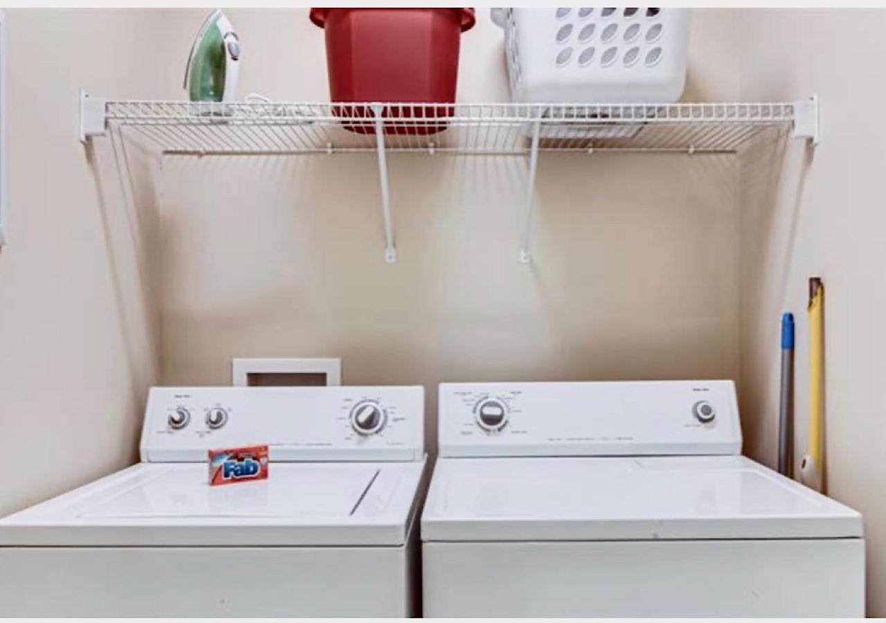 Condo w Pool near beaches, dining, shopping, etc