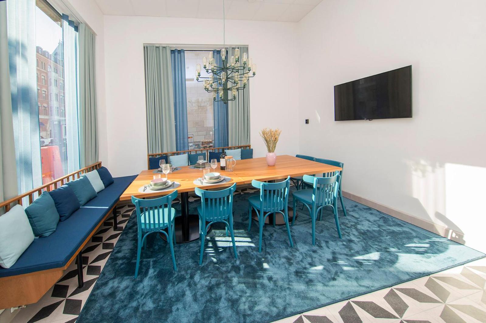 Communal lounge/ TV room