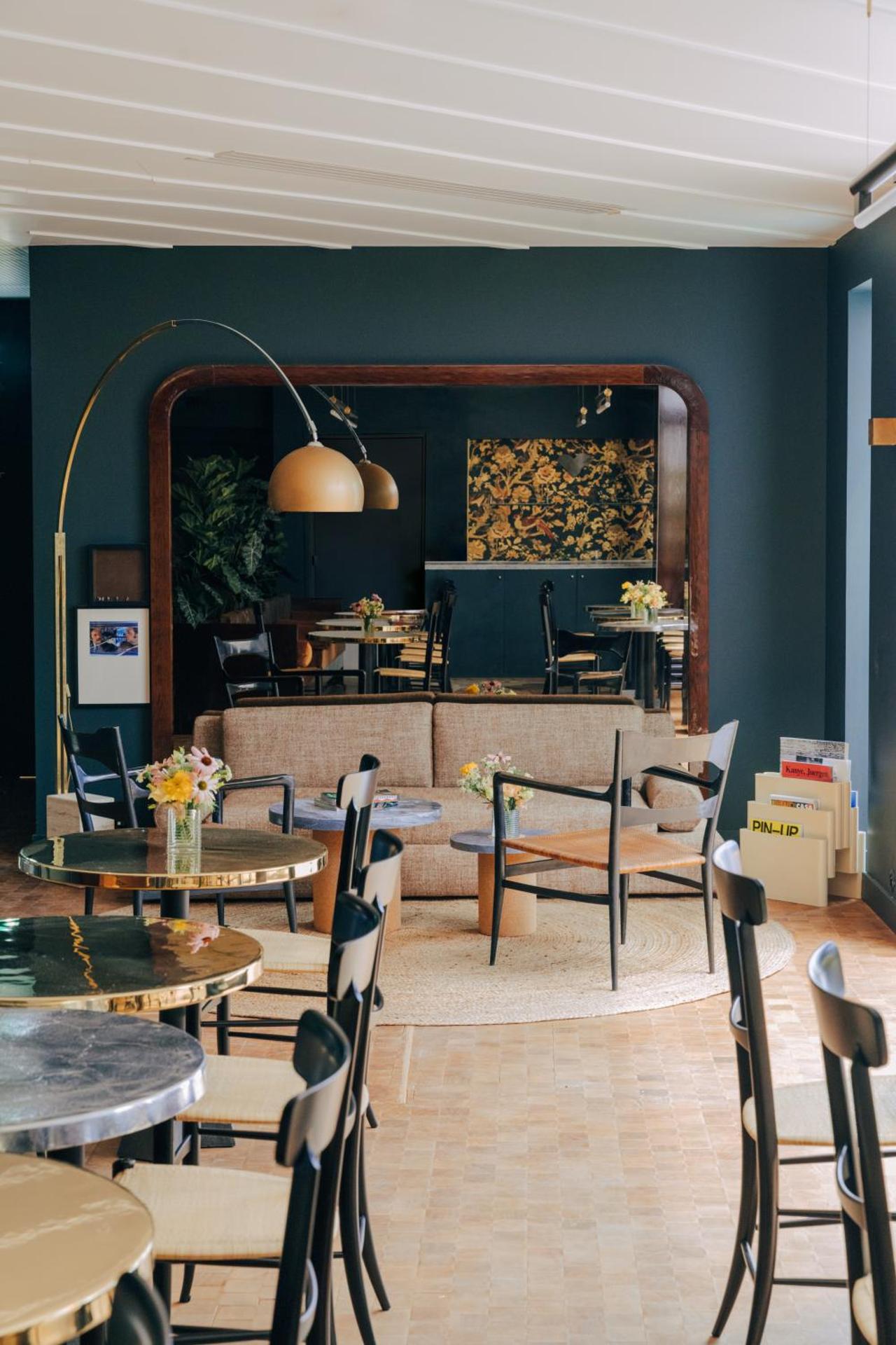 Communal lounge/ TV room