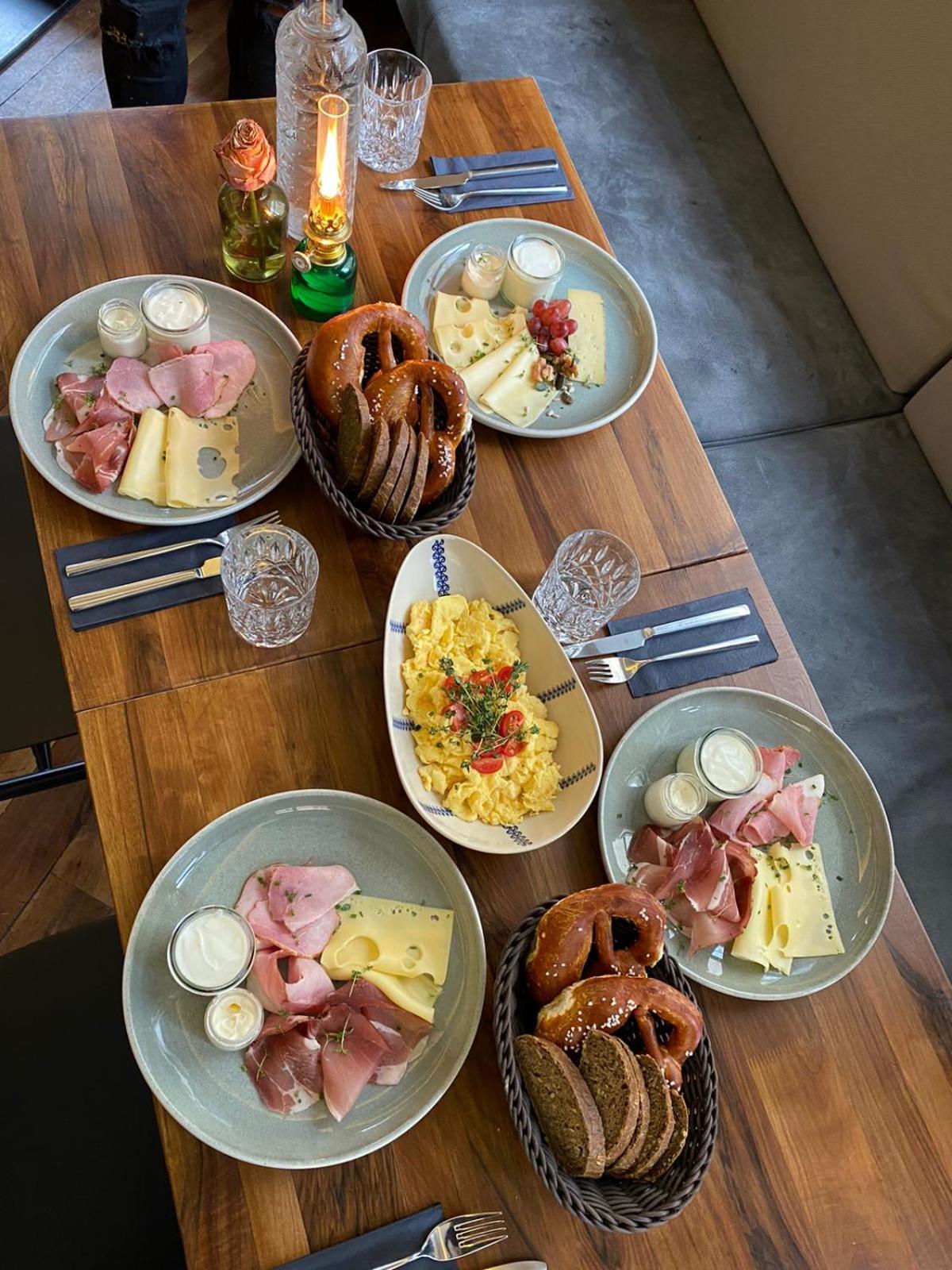 Restaurant/places to eat