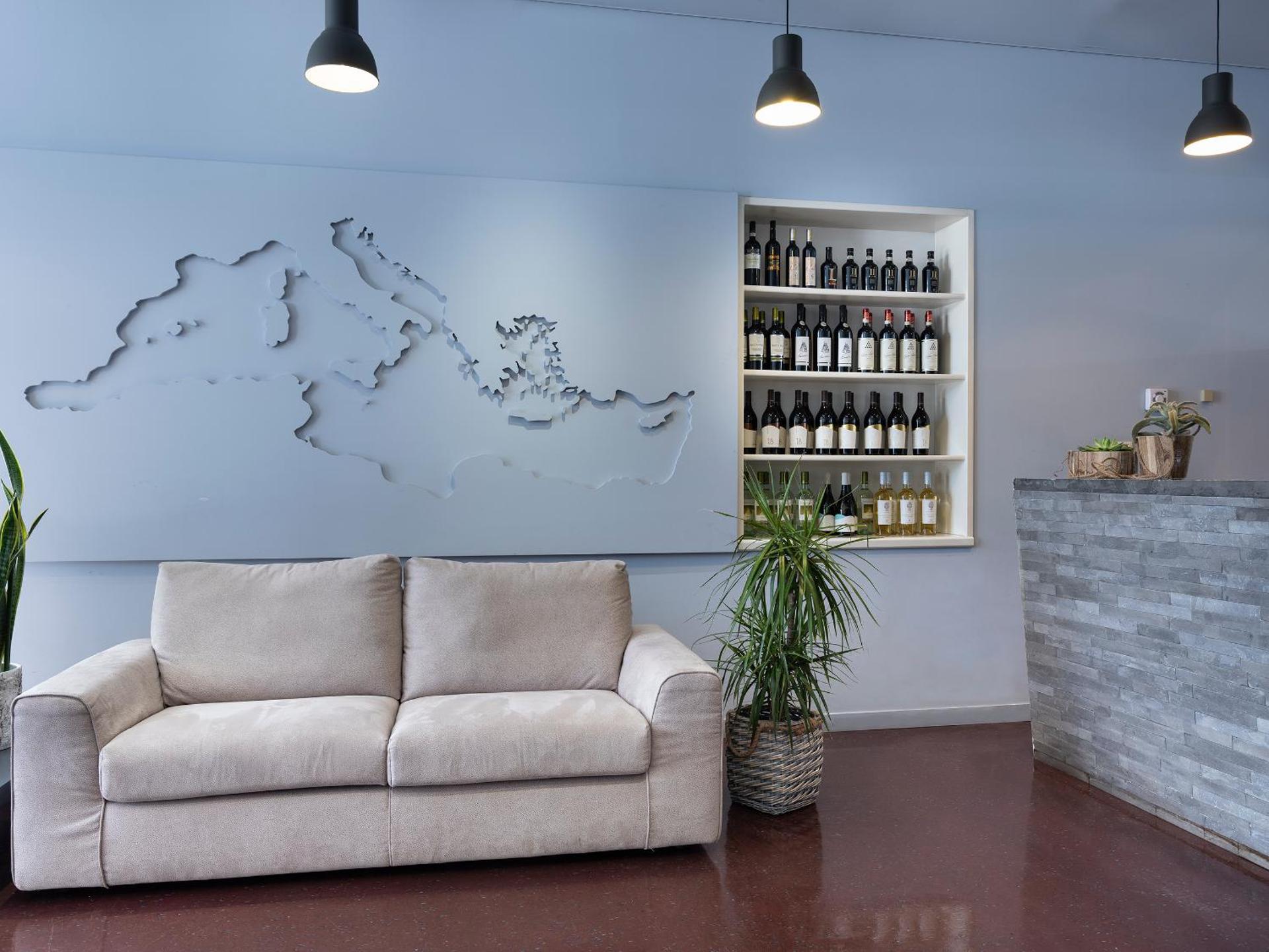 Communal lounge/ TV room