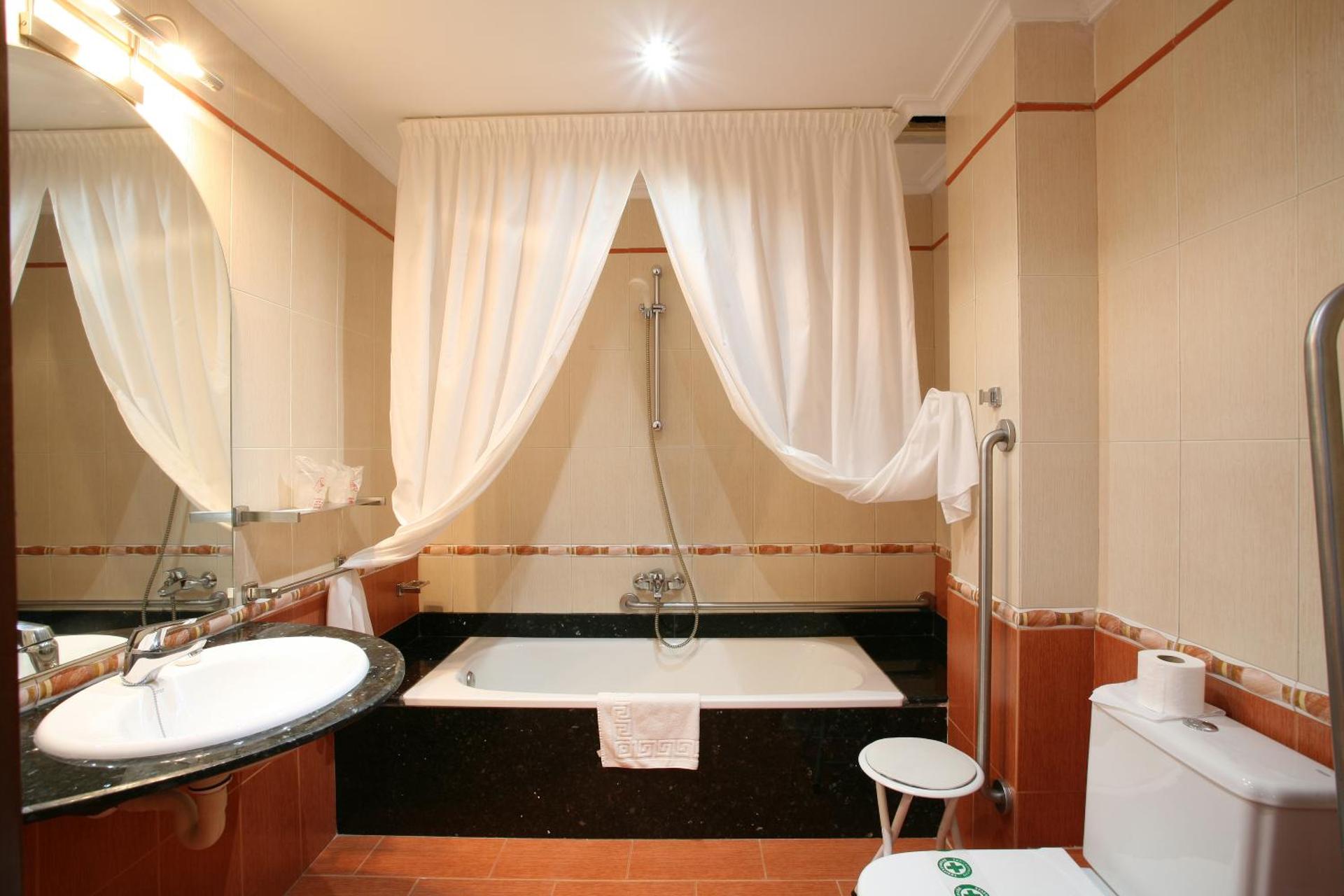 Queen Room - Disability Access