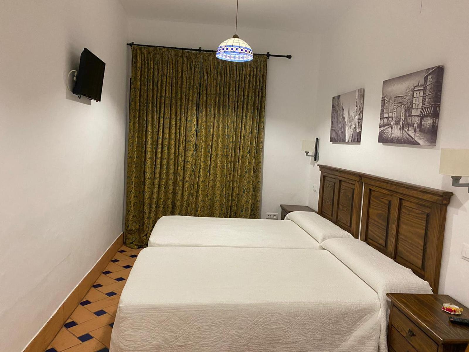 Apartamentos Turísticos - Hostal Los Alisos