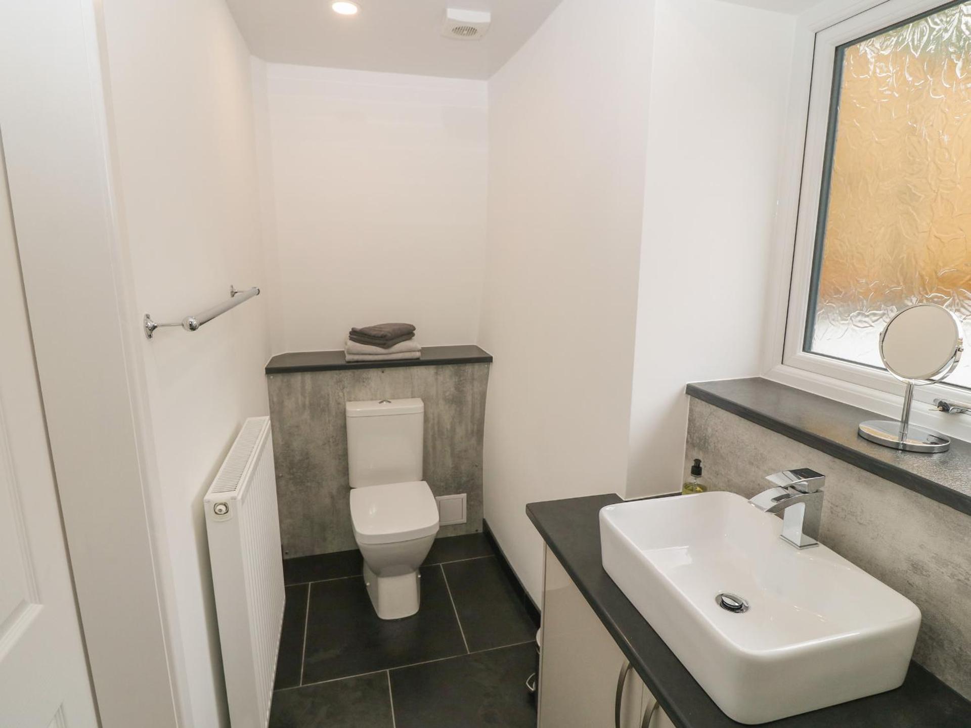 Tyddyn Sianel - Derw