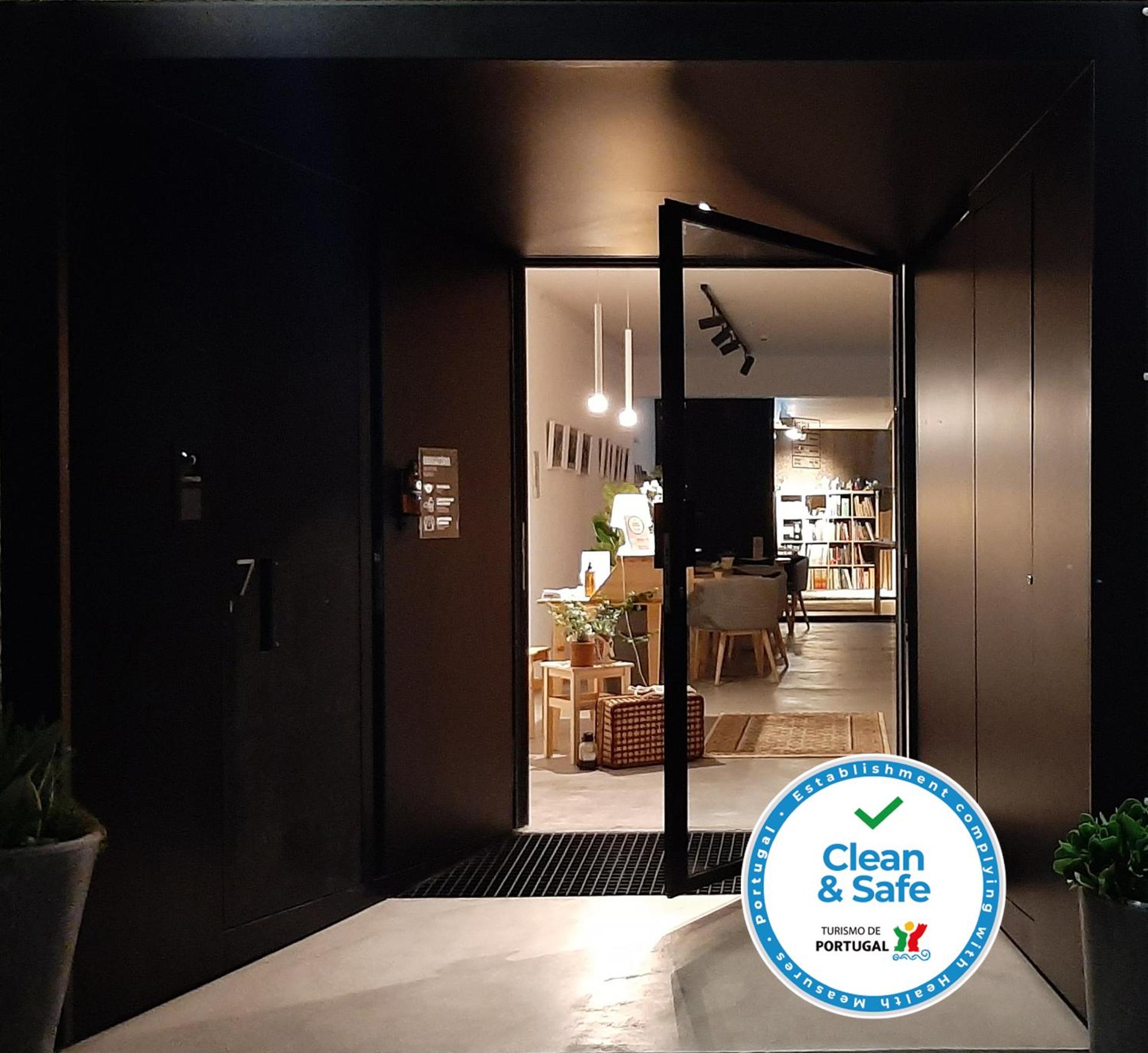 O VIOLAS - Art Coffee & Guesthouse