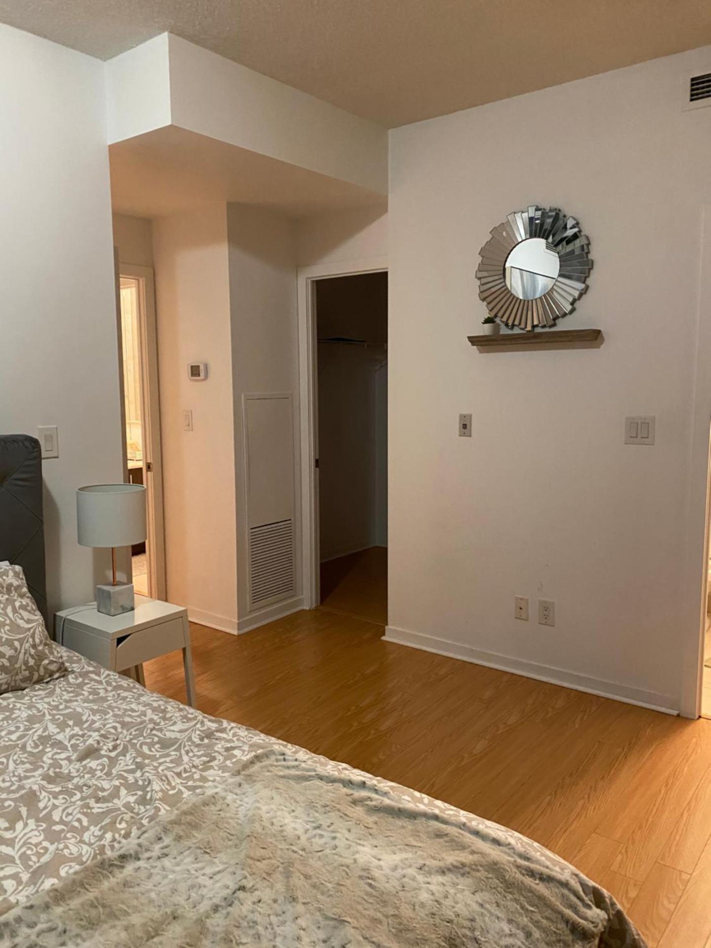 Toronto CN Tower Maple Leaf Square Luxurious 2 Bedroom Condo