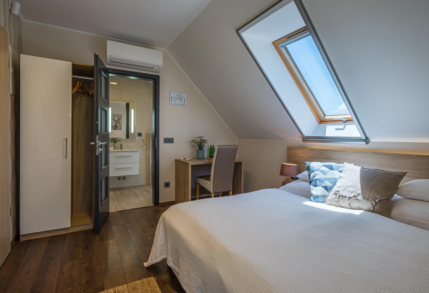 Double Room with Mountain View