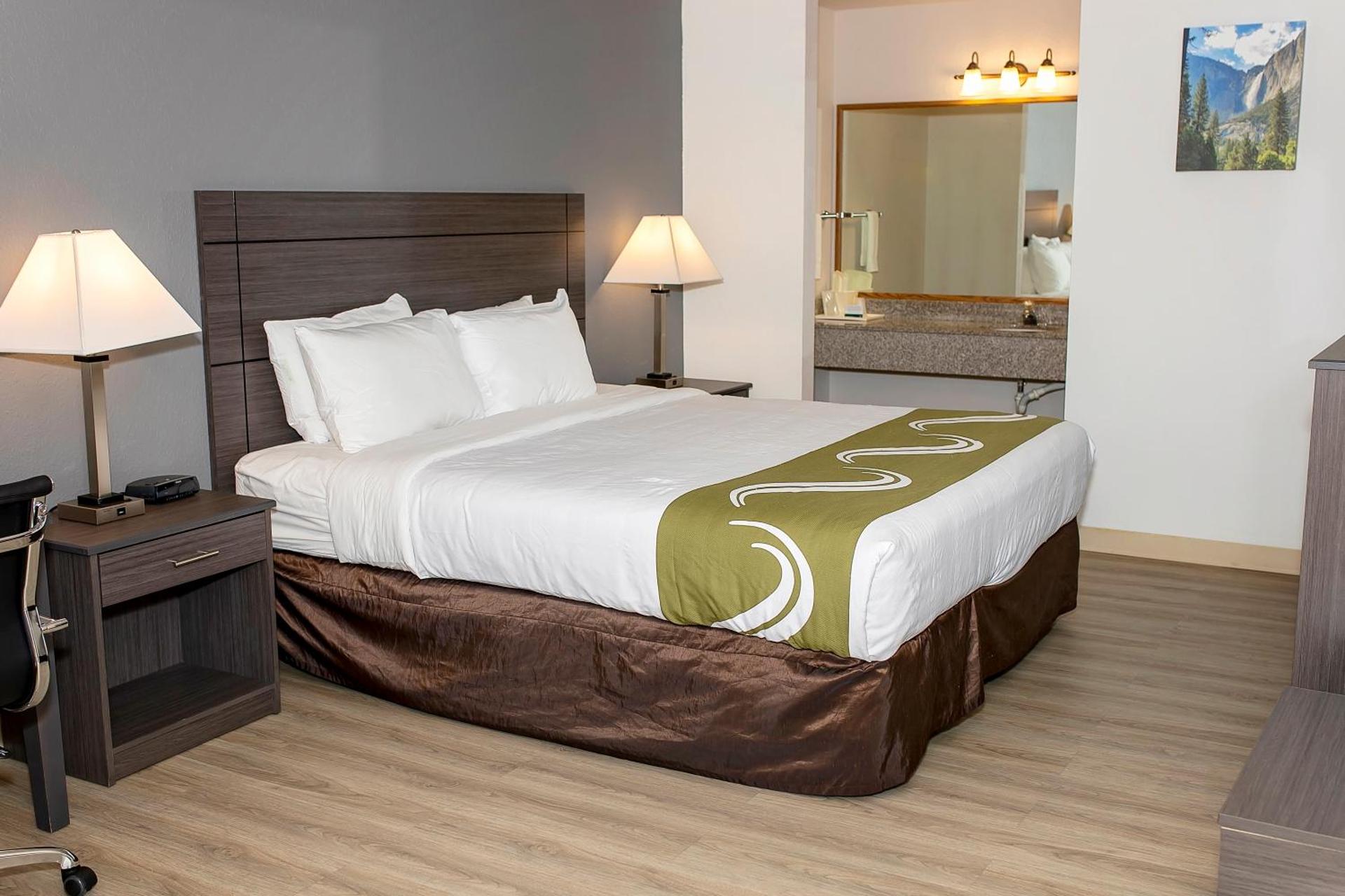 Standard King Room - Non-Smoking 