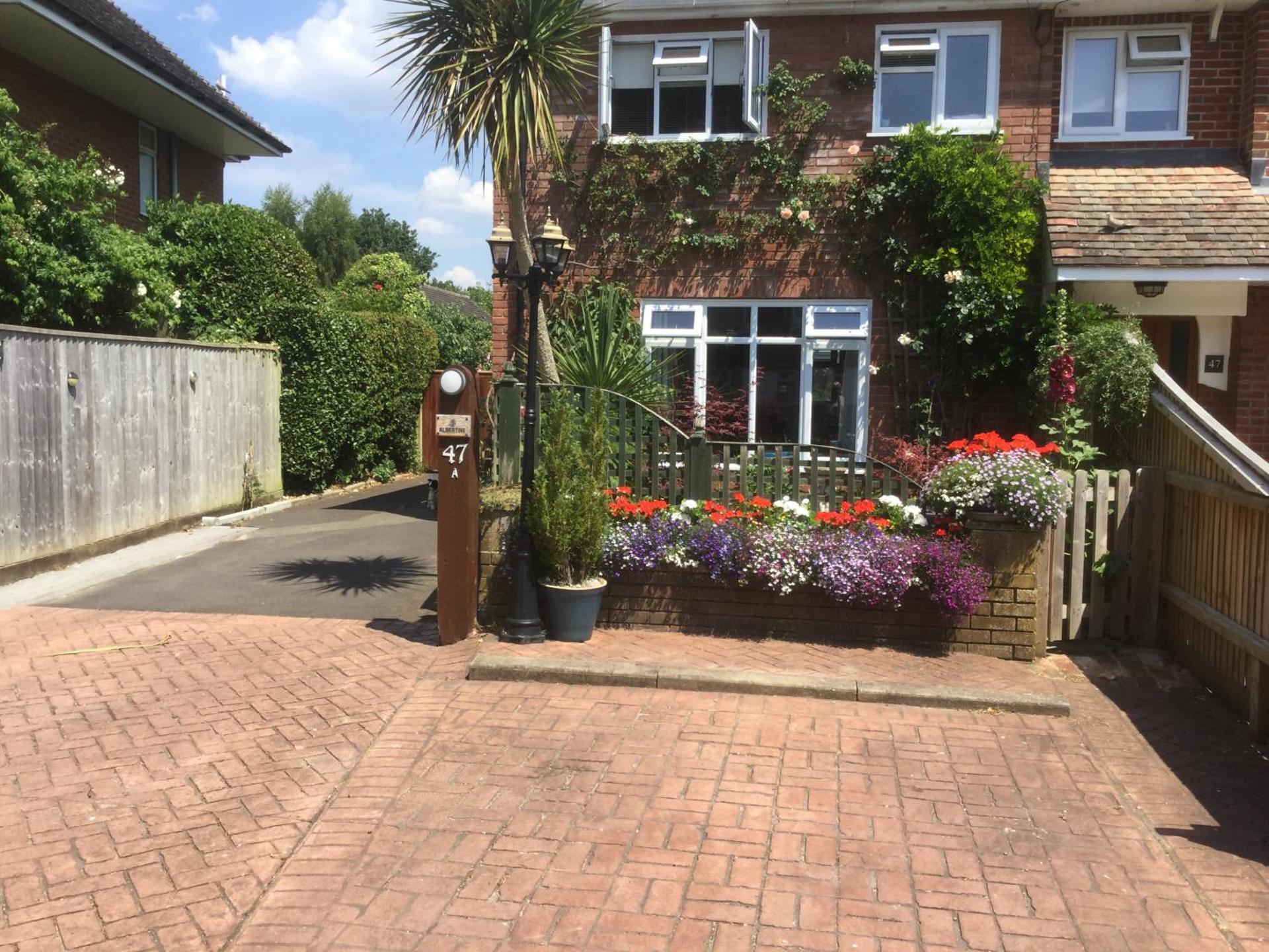 Albertine ,A warm welcome awaits you ,Offering room only or bed and breakfast ,Ideal location for Solent Way ,High Street ,Isle of Wight ,New Forest