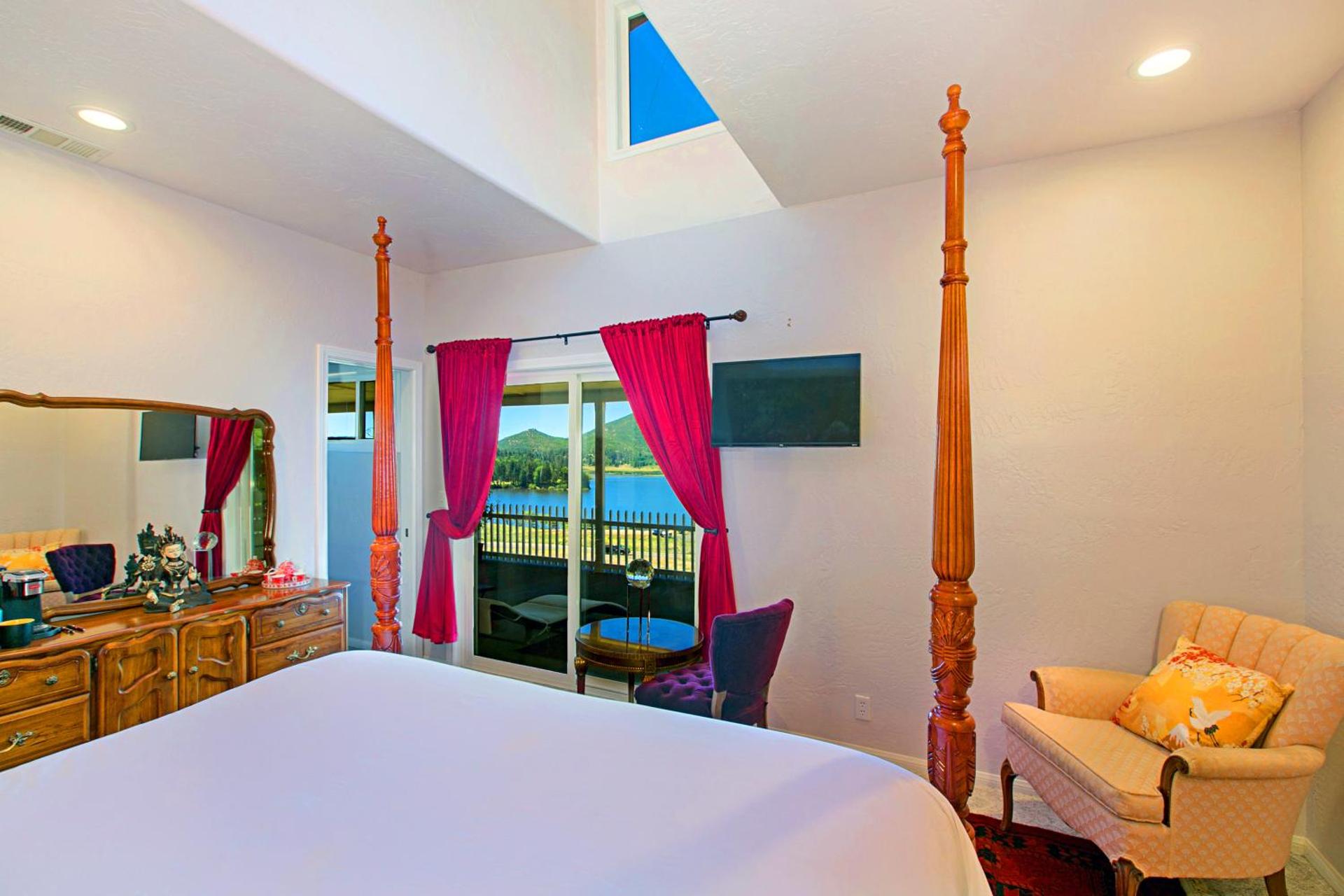 Suite with Lake View