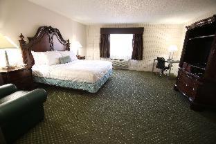 Queen Room with Two Queen Beds - Poolside/Non-Smoking