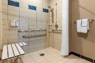 One King Bed One-Bedroom Corner Suite - Non-Smoking