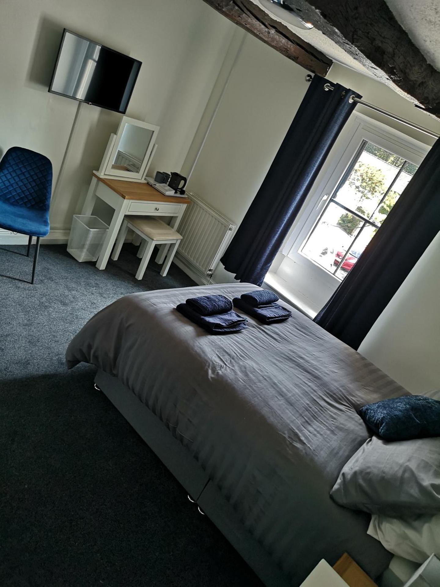 Red Lion Rooms - Self Check In