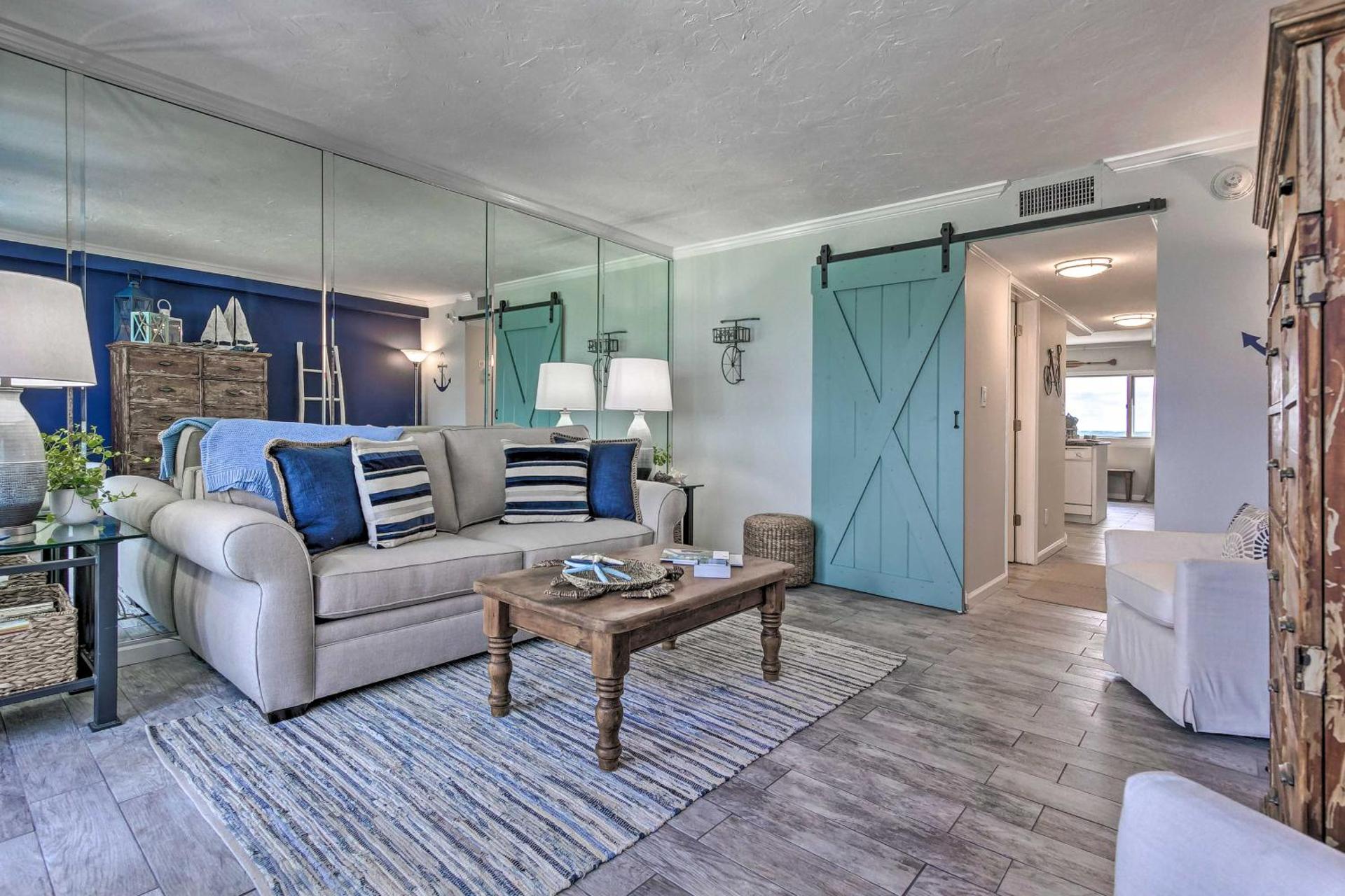 Pinnacle Port Getaway with Ocean View and Pool Access!