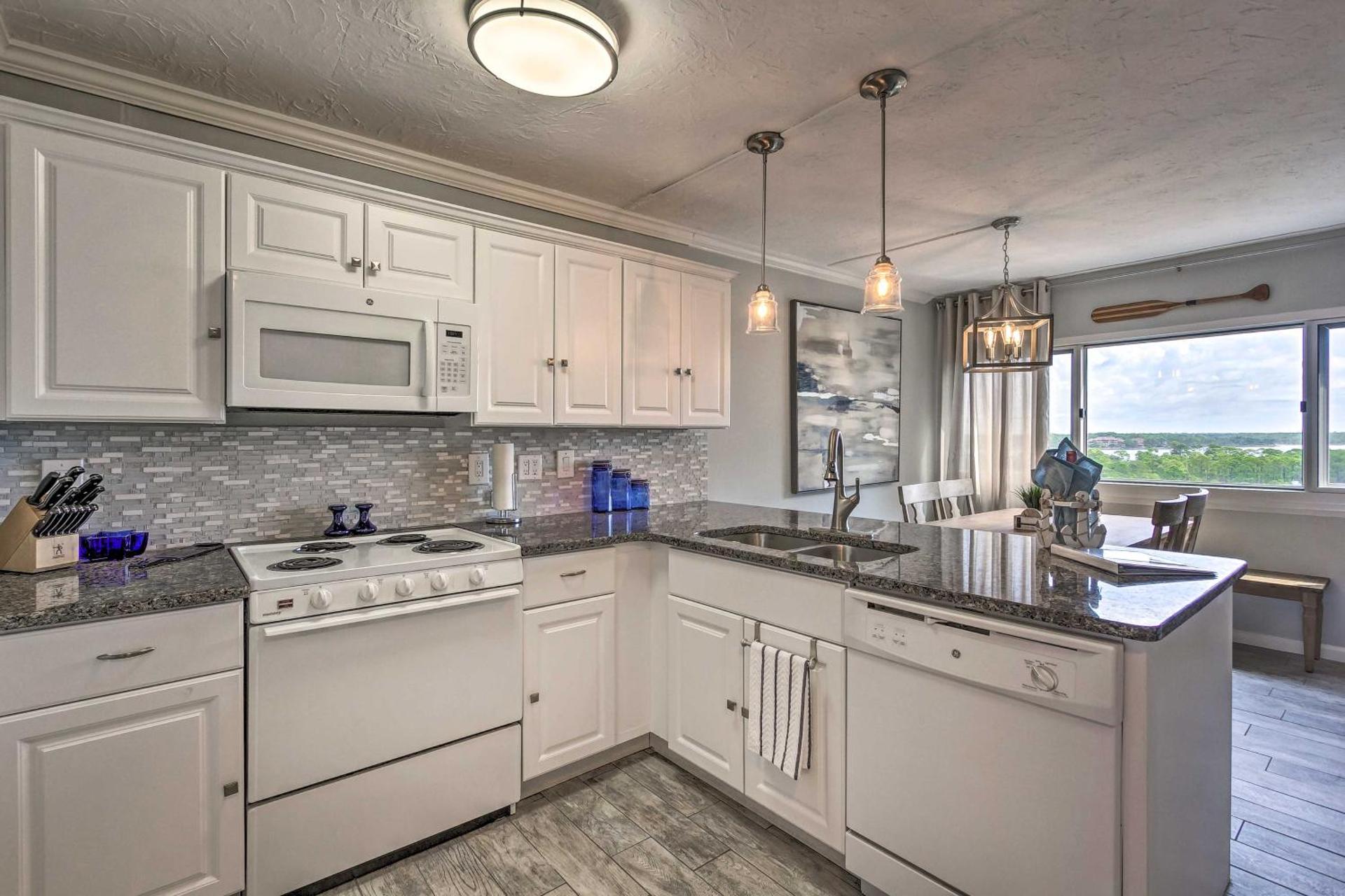 Pinnacle Port Getaway with Ocean View and Pool Access!