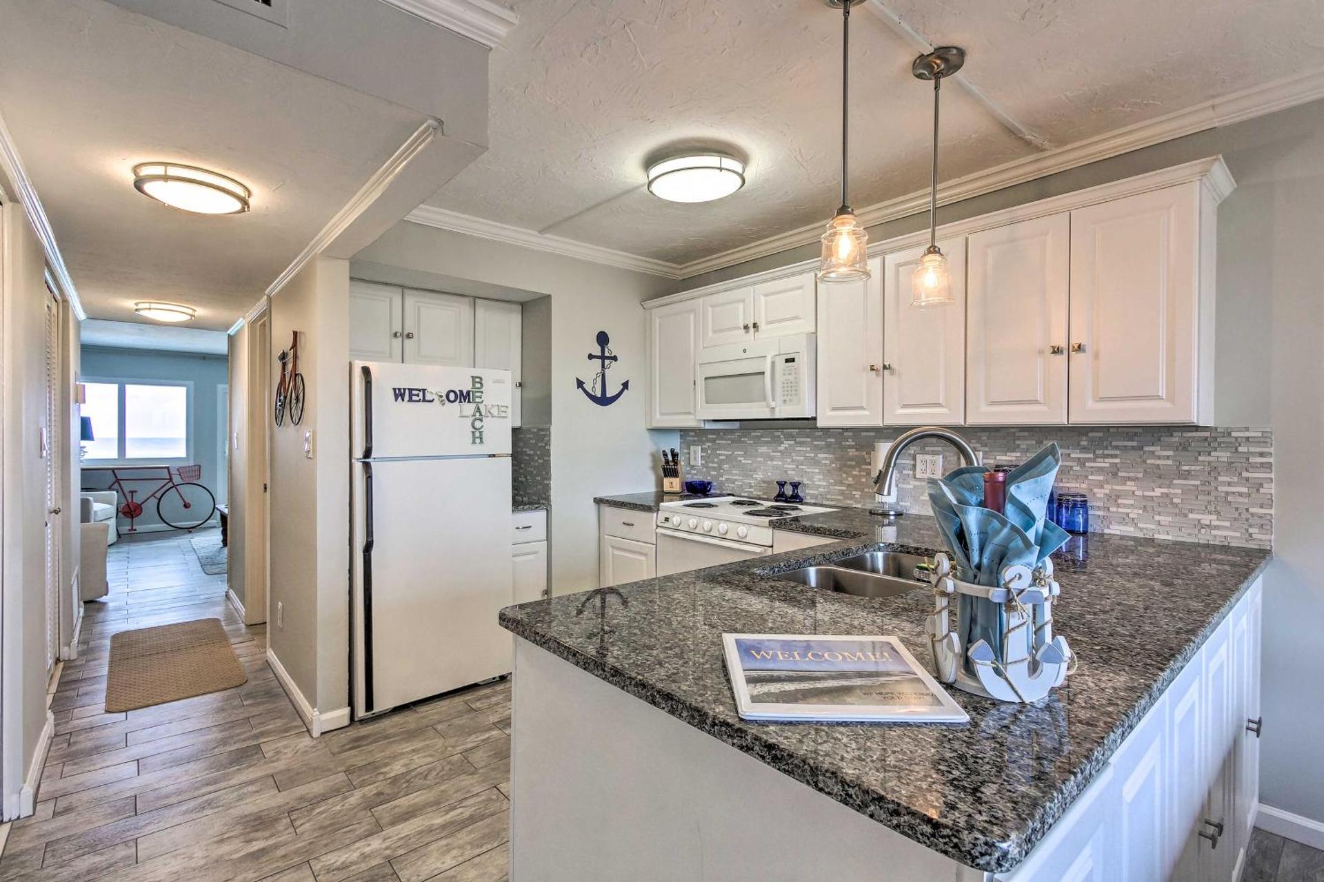 Pinnacle Port Getaway with Ocean View and Pool Access!