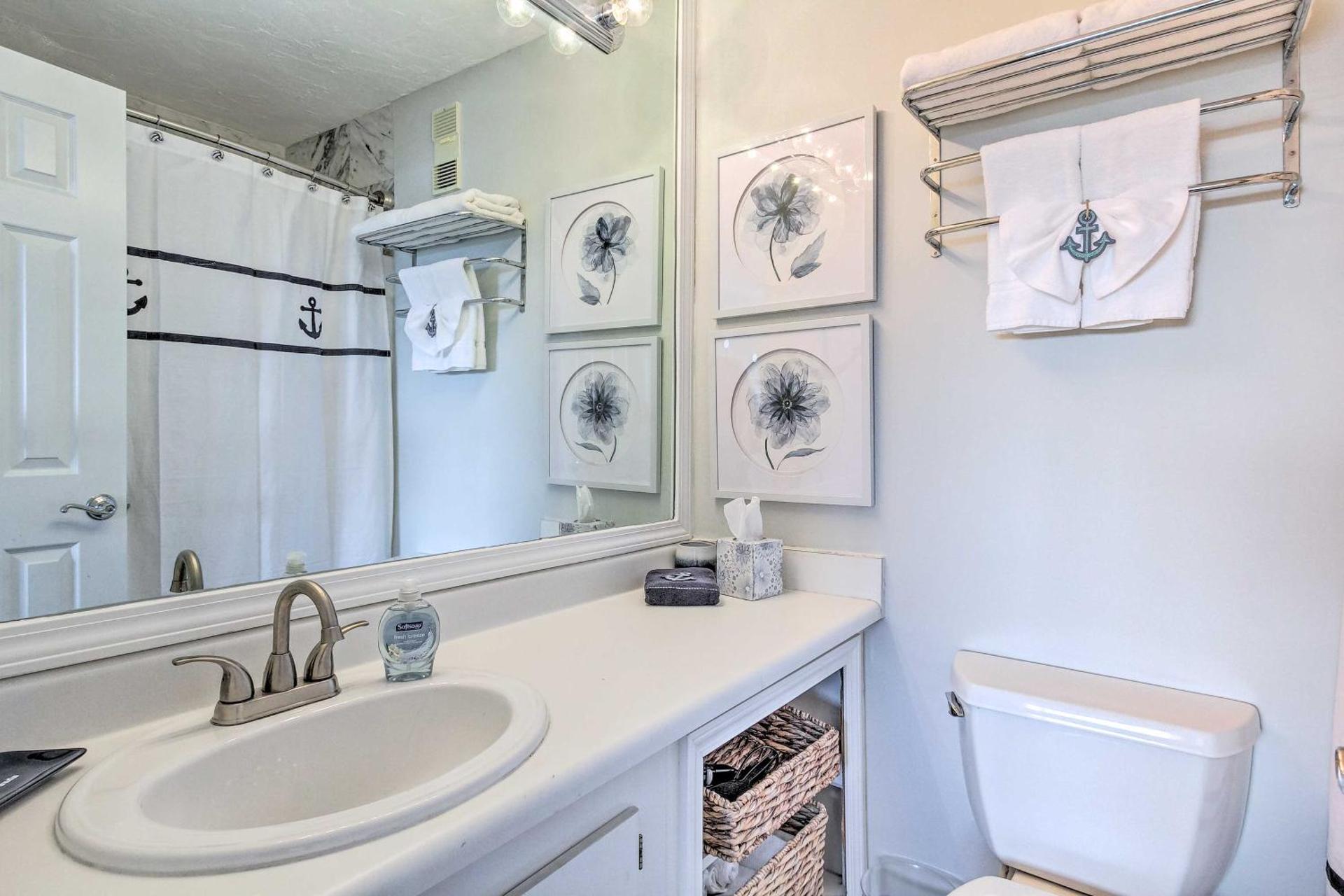 Pinnacle Port Getaway with Ocean View and Pool Access!