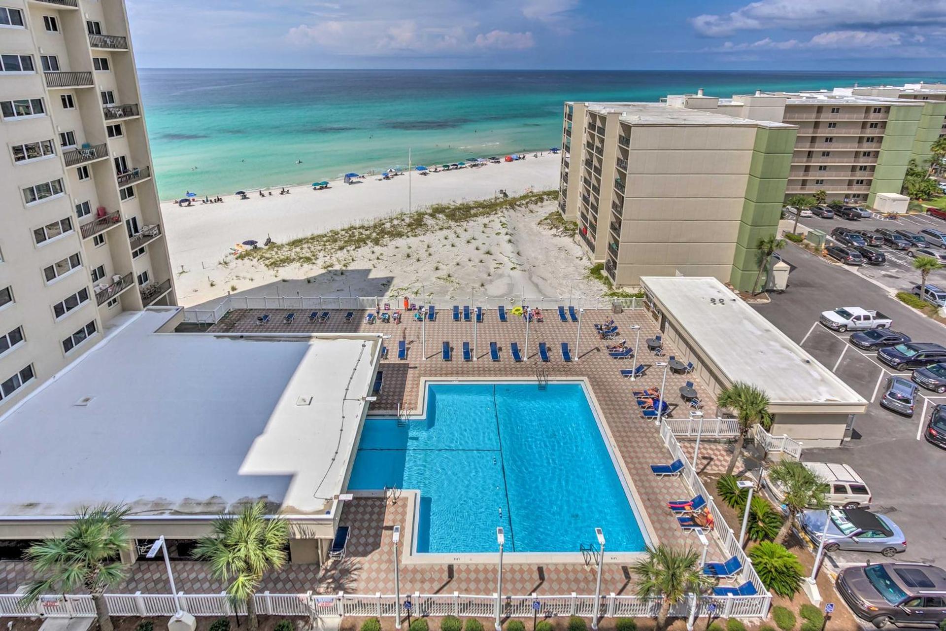 Pinnacle Port Getaway with Ocean View and Pool Access!