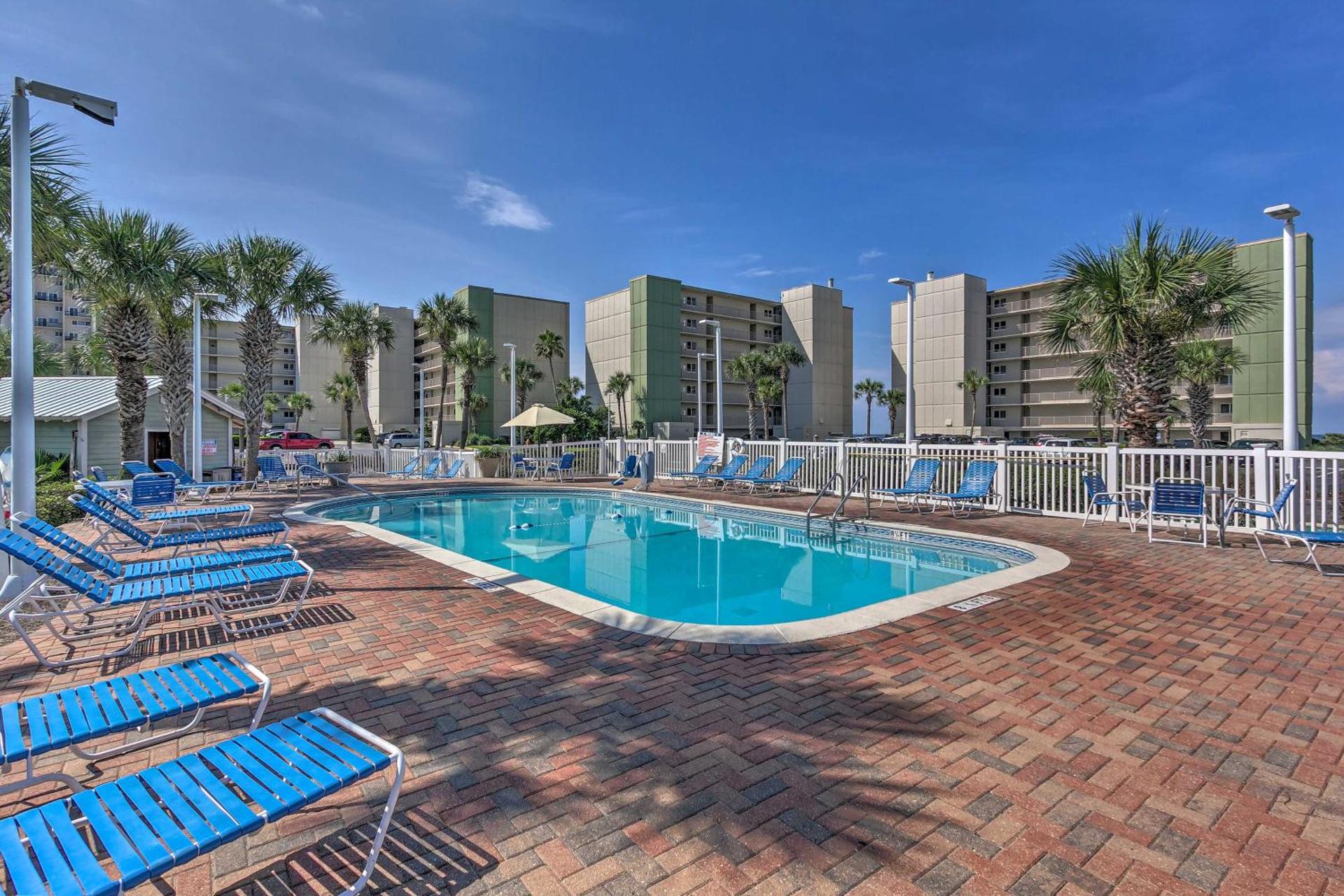 Pinnacle Port Getaway with Ocean View and Pool Access!