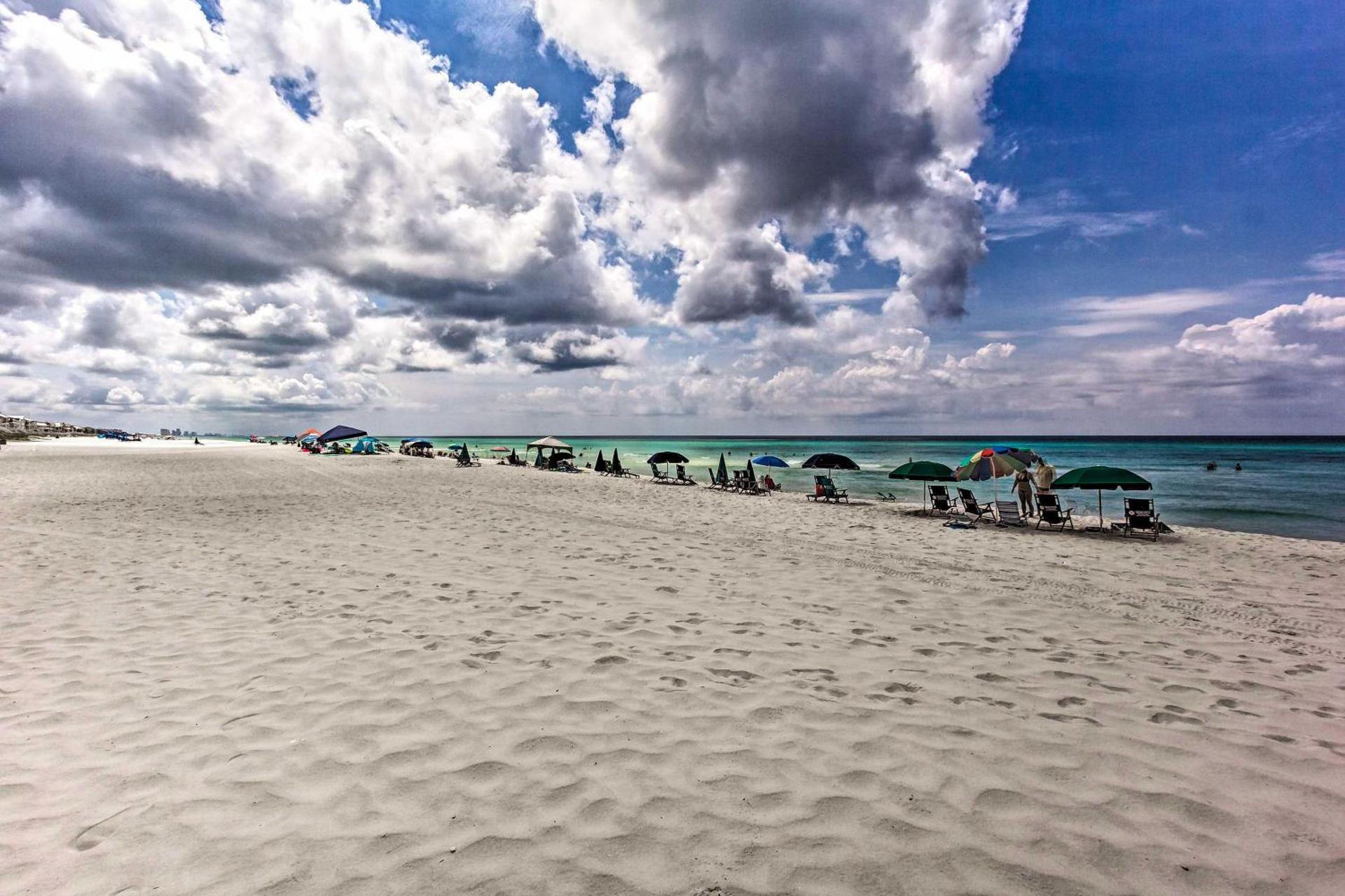 Pinnacle Port Getaway with Ocean View and Pool Access!