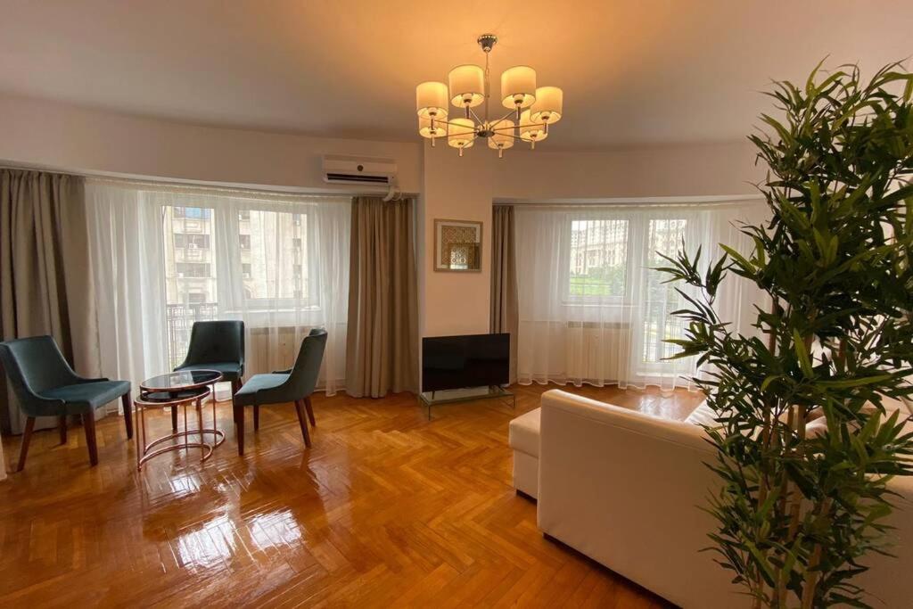 New Luxury Flat in front of the Parliament at Unirii