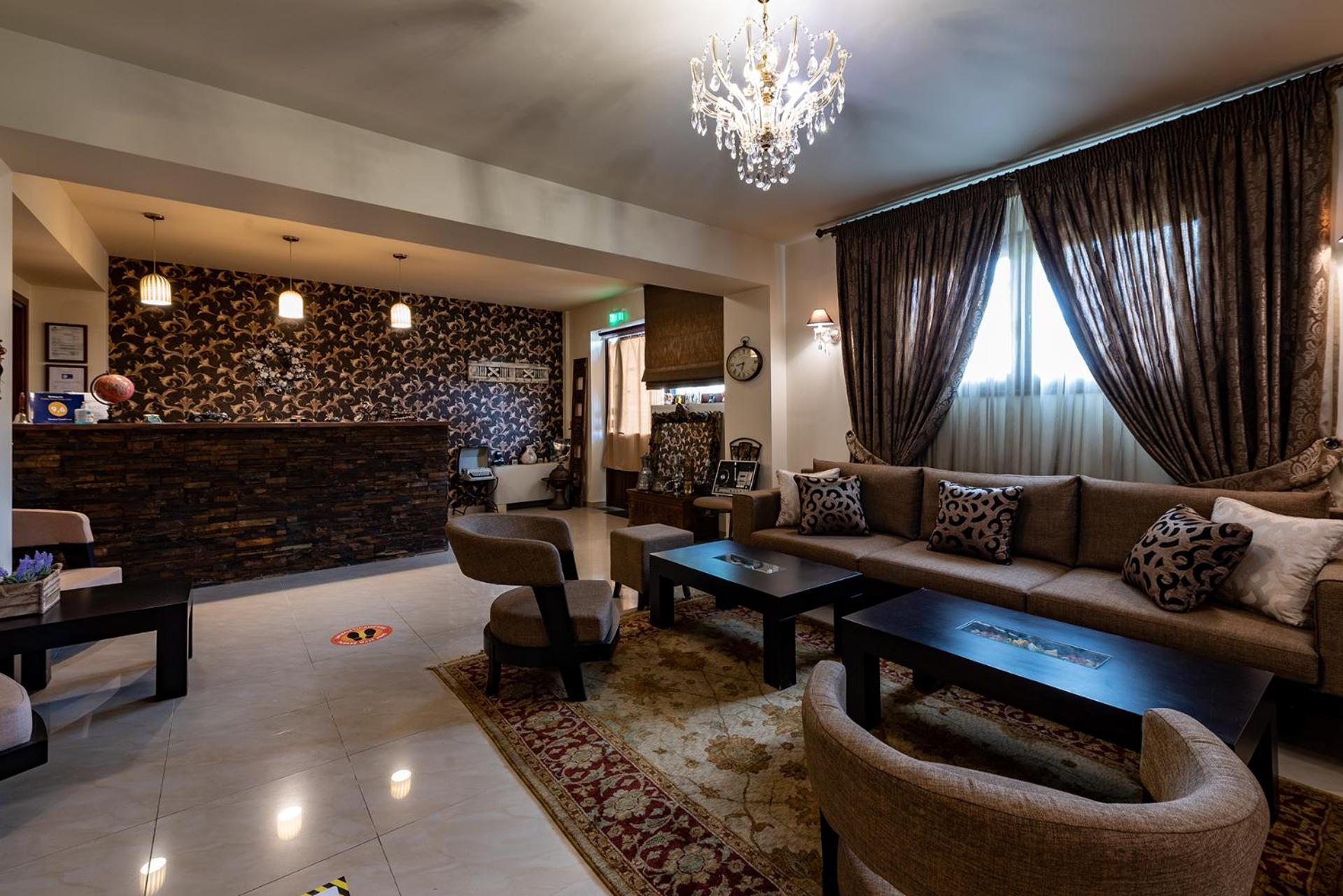 Communal lounge/ TV room