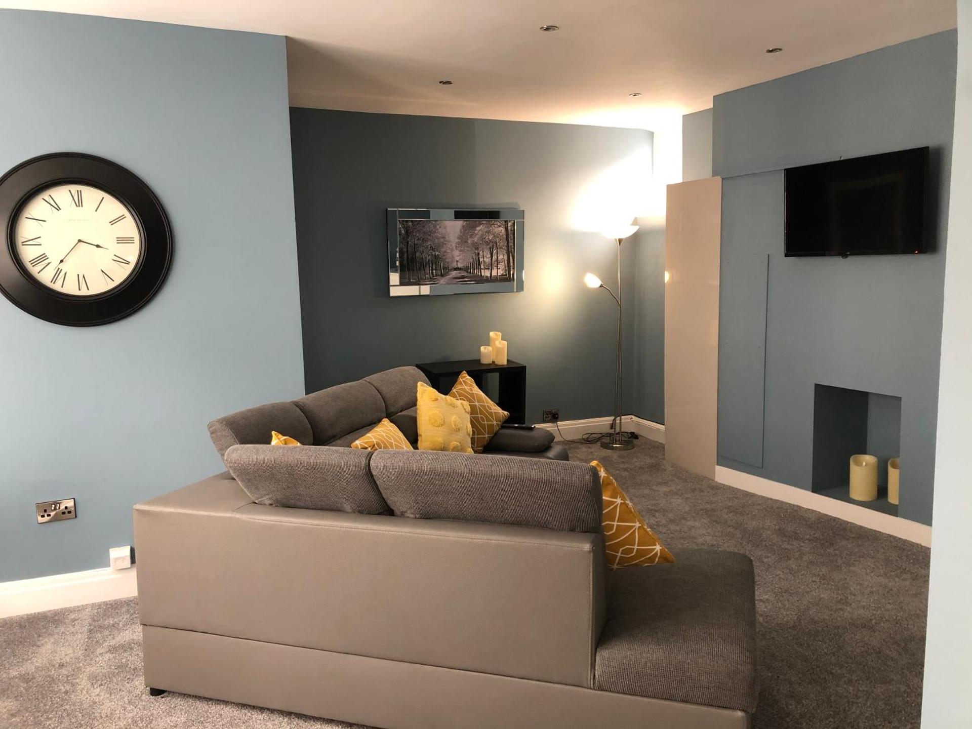 Castle-view apartments, apartment one