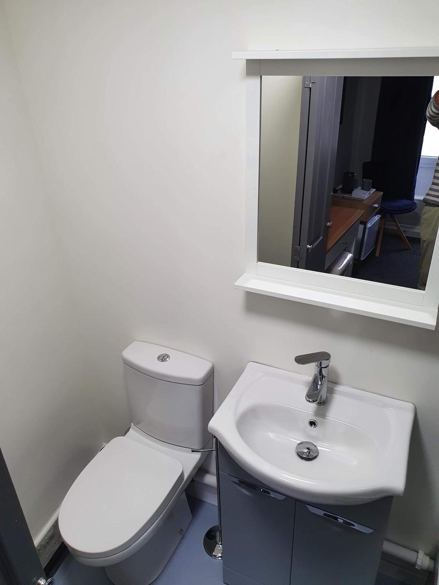 Red Lion Rooms - Self Check In