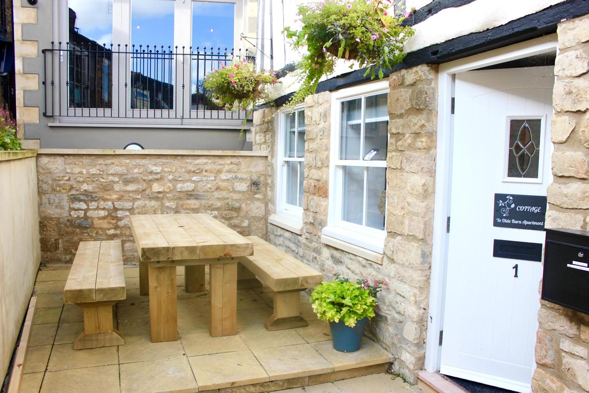 1 The Cottage, Studio Apartment, Ye Olde Barn Apartments