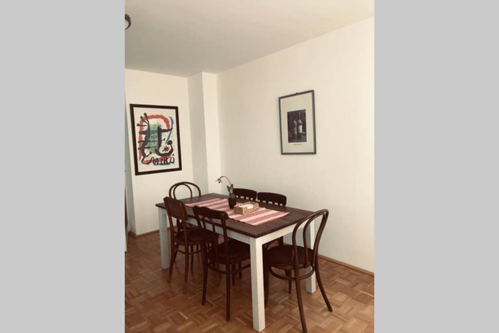 Mitten im Achten. Zentrale Wohnung in Wien