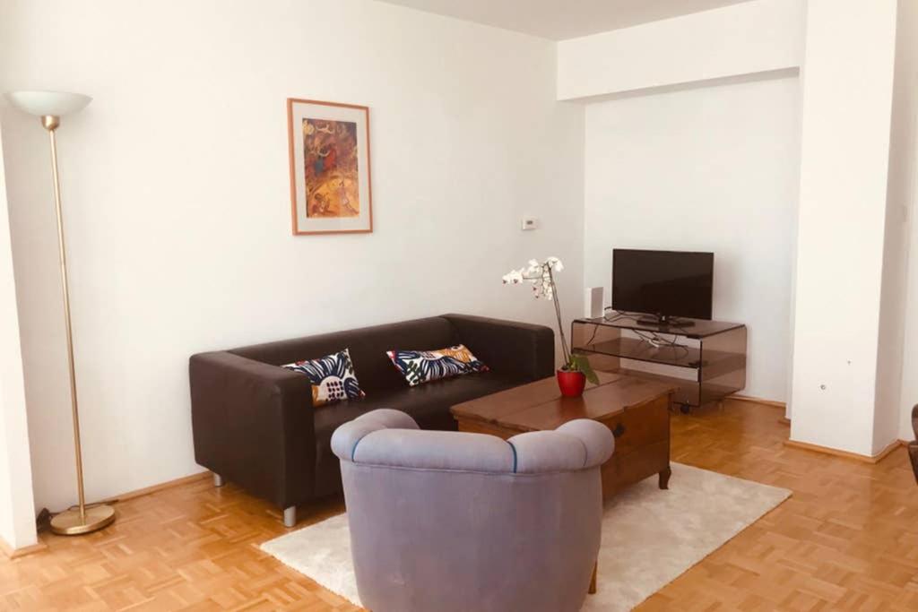 Mitten im Achten. Zentrale Wohnung in Wien