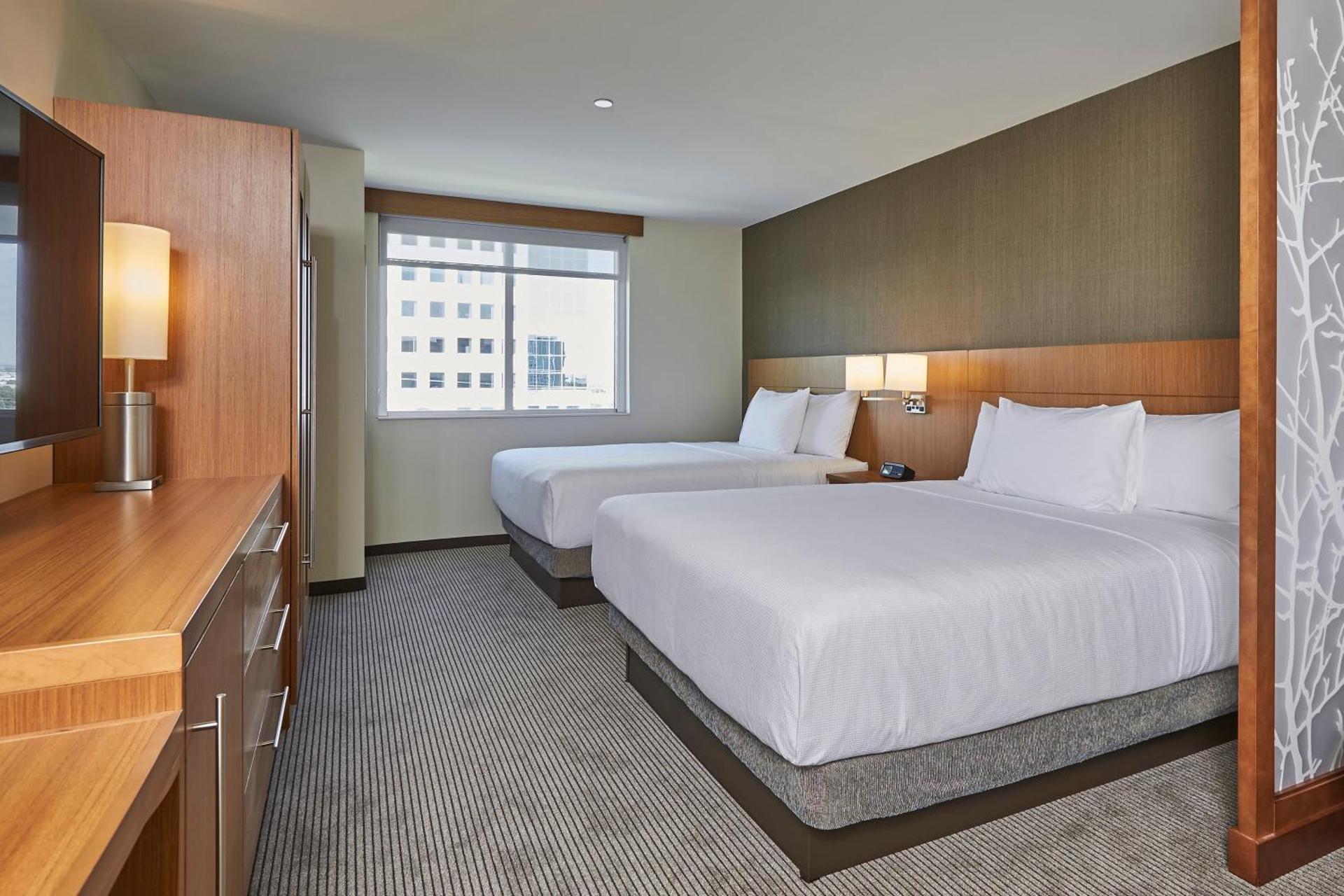 Queen Room with Two Queen Beds and Sofa Bed - High Floor