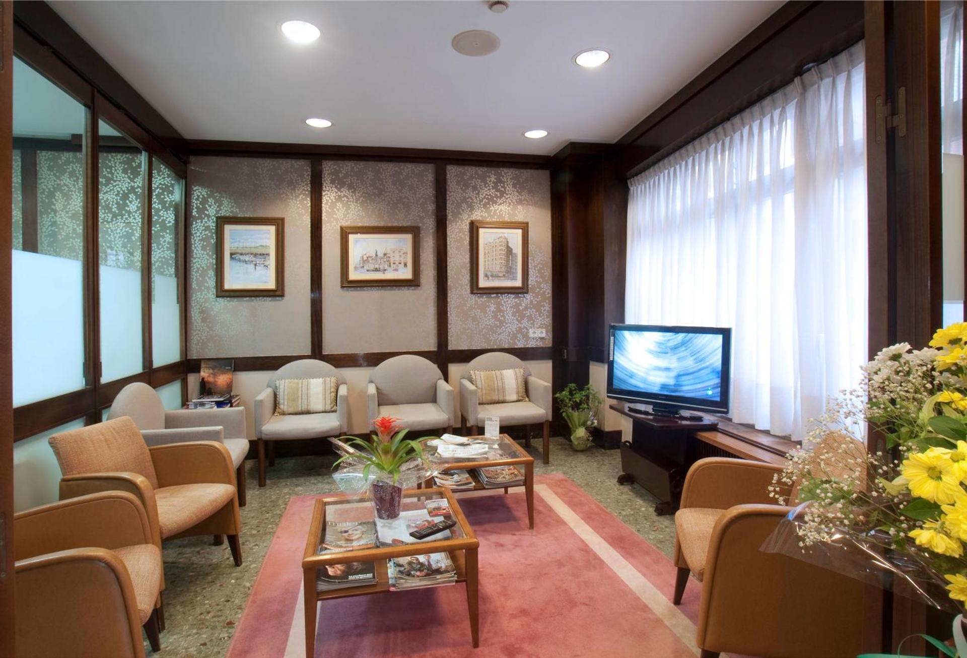 Communal lounge/ TV room