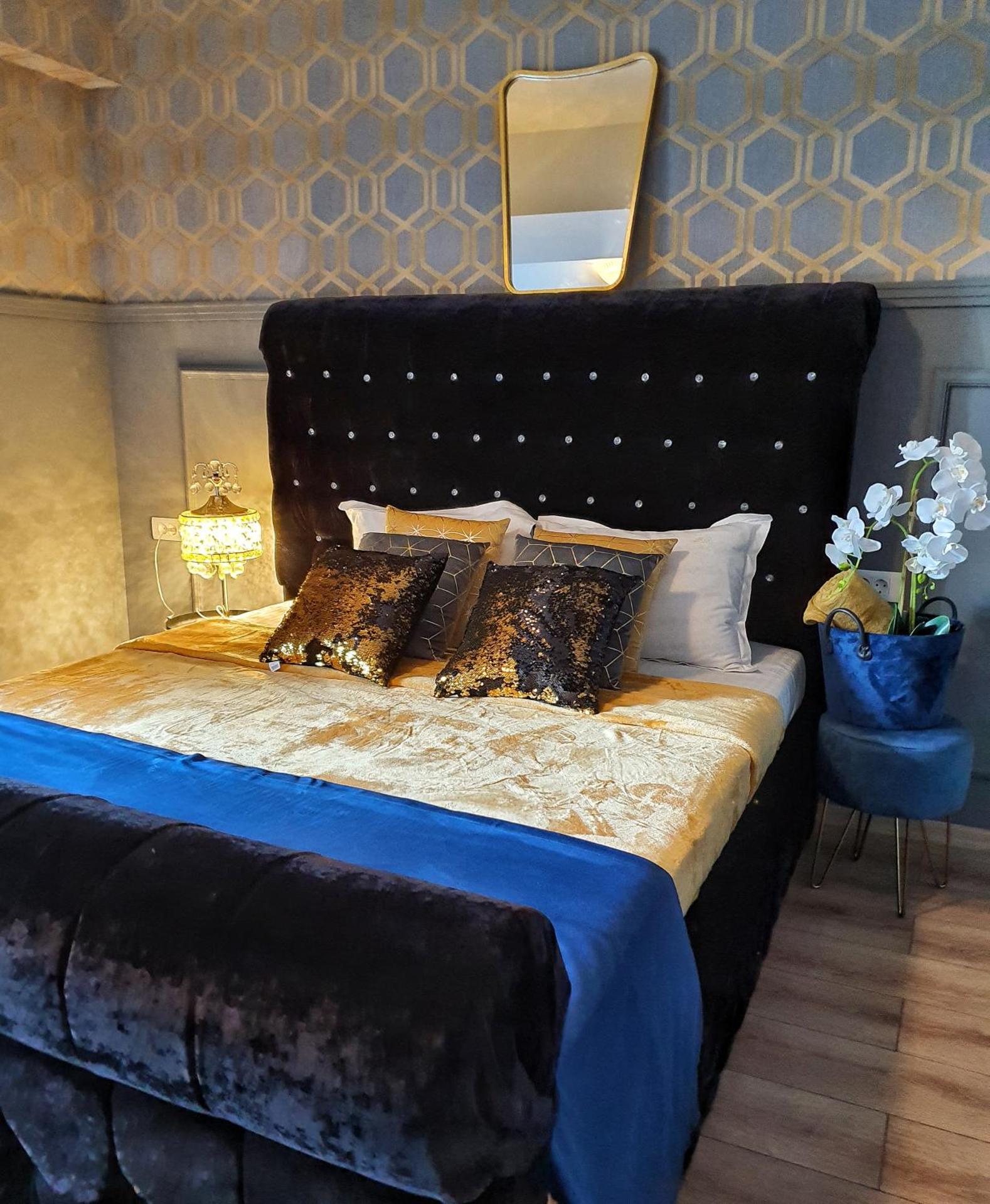 Portobella Airport Aparthotel - Self Check in