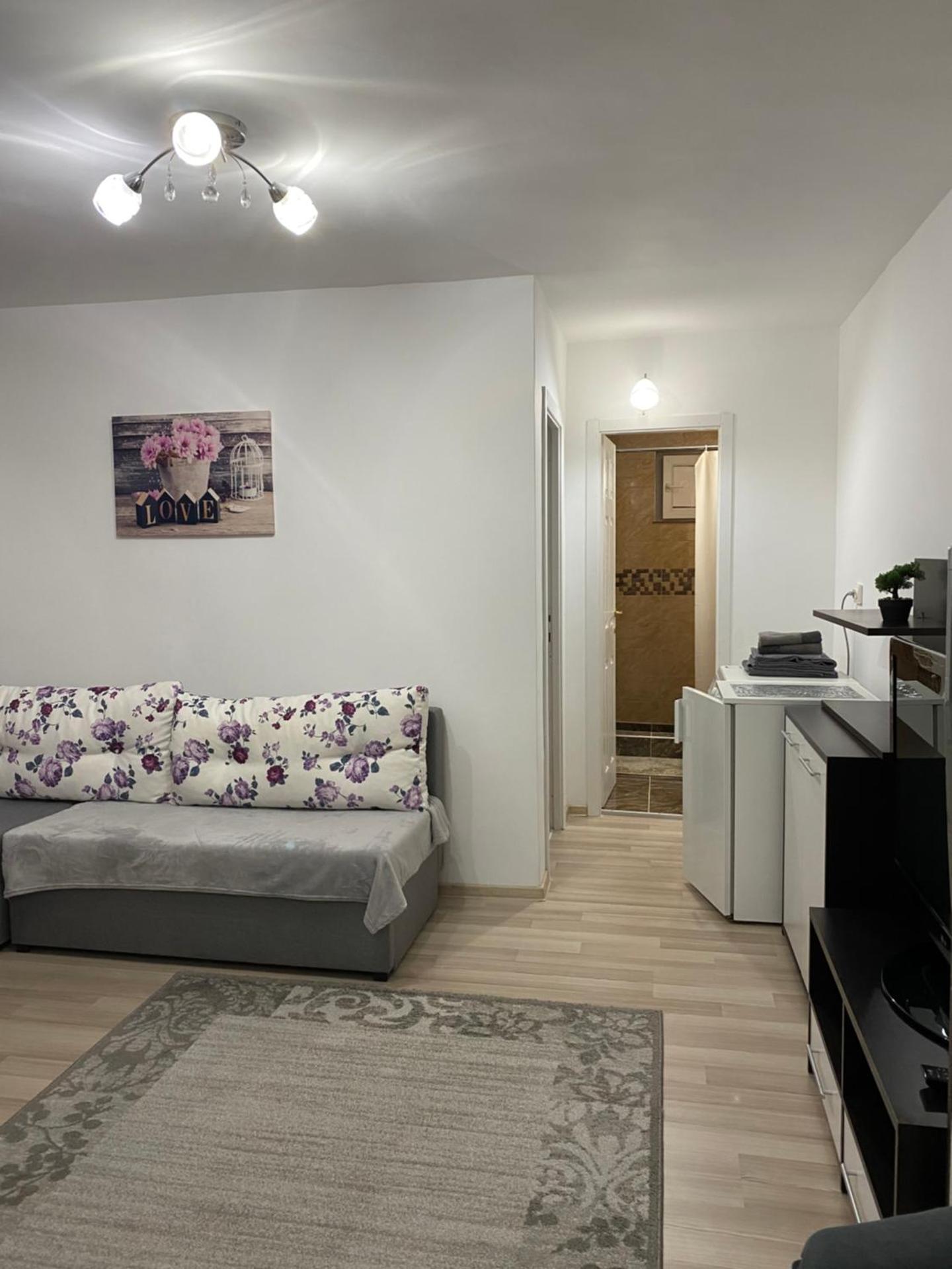 5 Residence Apartment