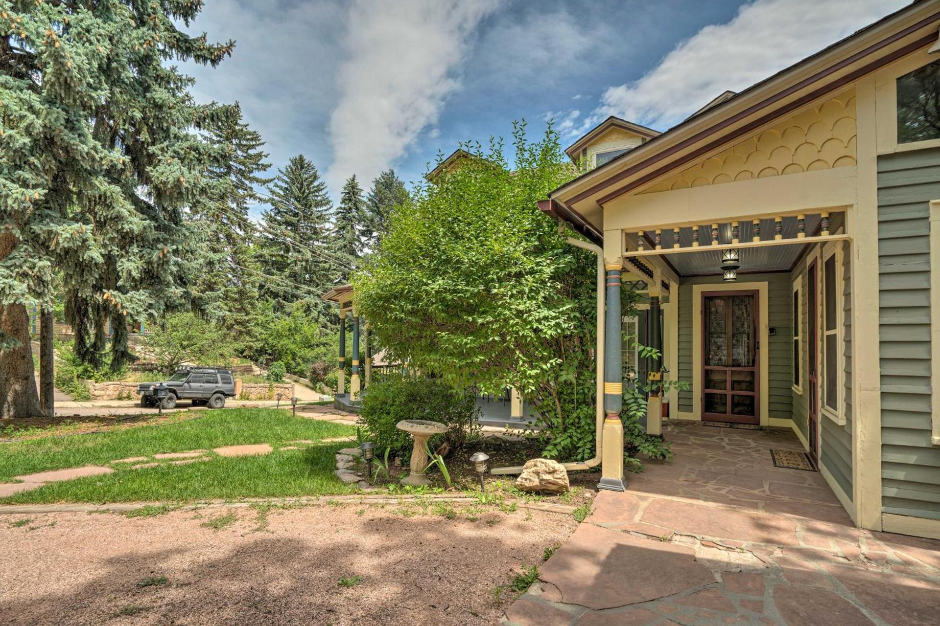 Historic Manitou Springs Victorian Walk Downtown!