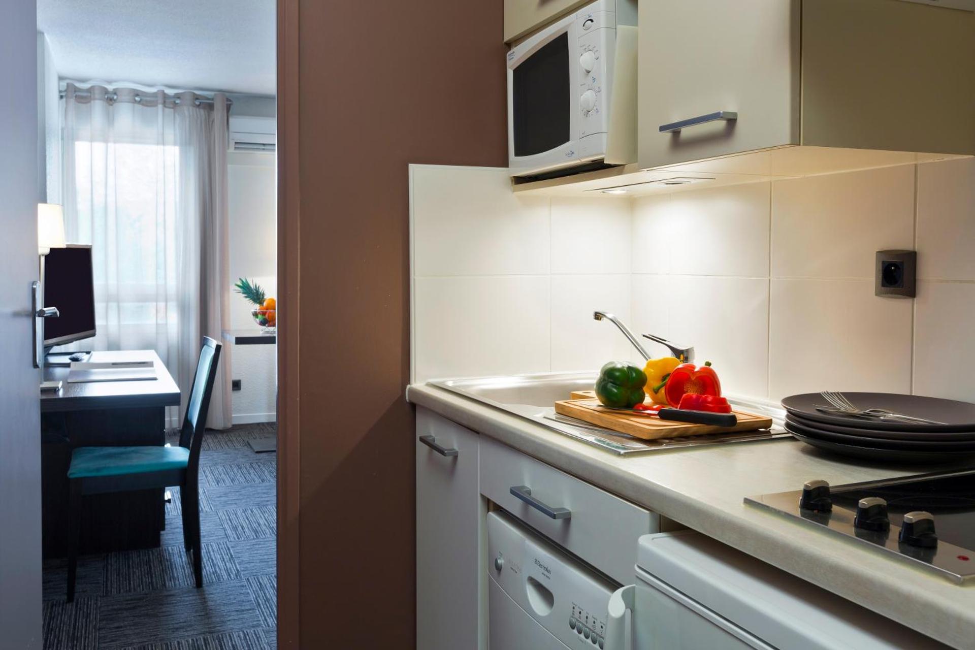 Kitchen or kitchenette