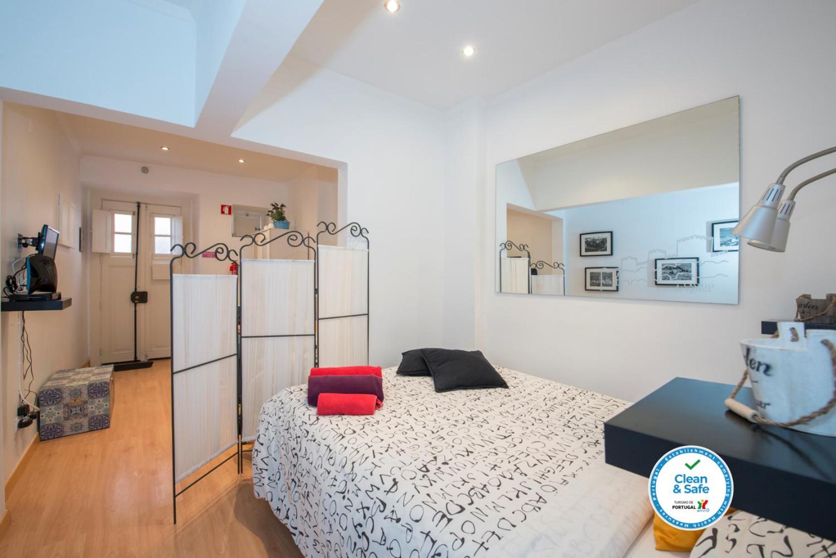 Portugal here I Come - Alfama-Castelo