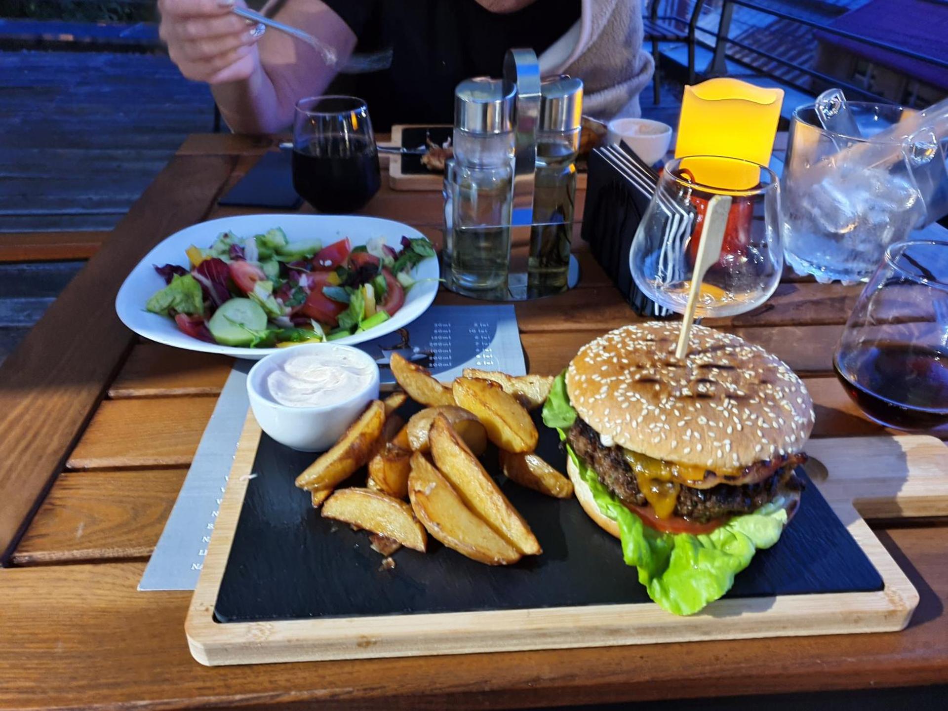 5 Residence Apartment