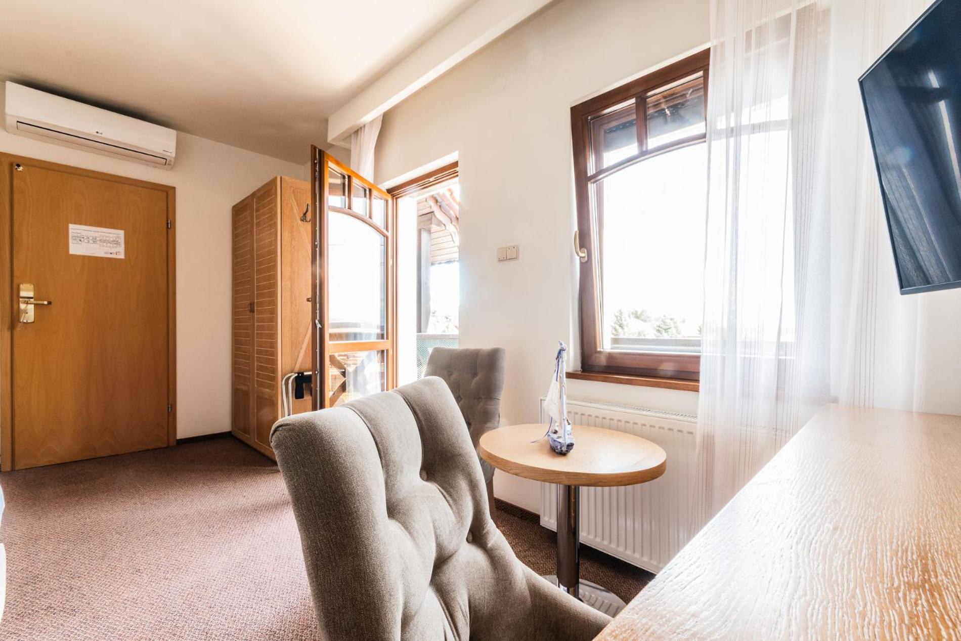 Photo of the whole room